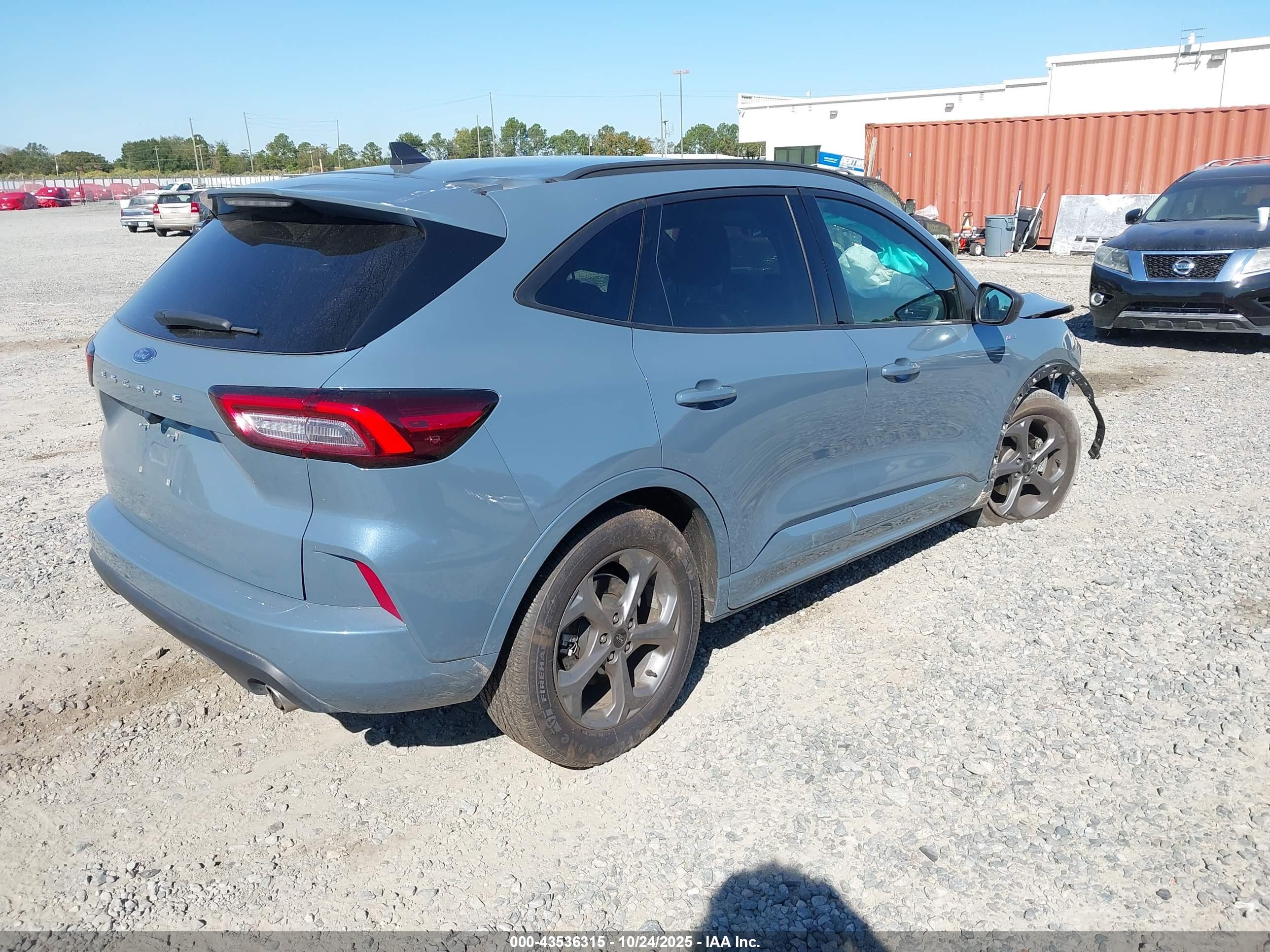 FORD ESCAPE image 4