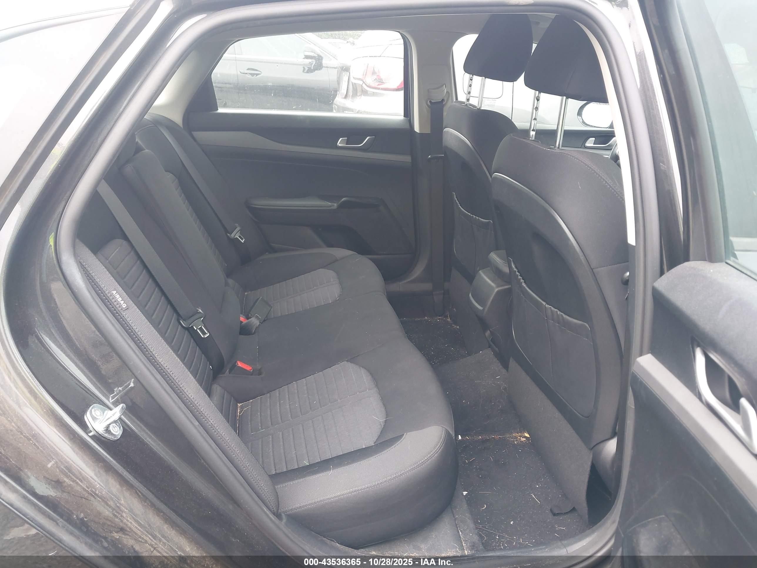 KIA K5 image 8