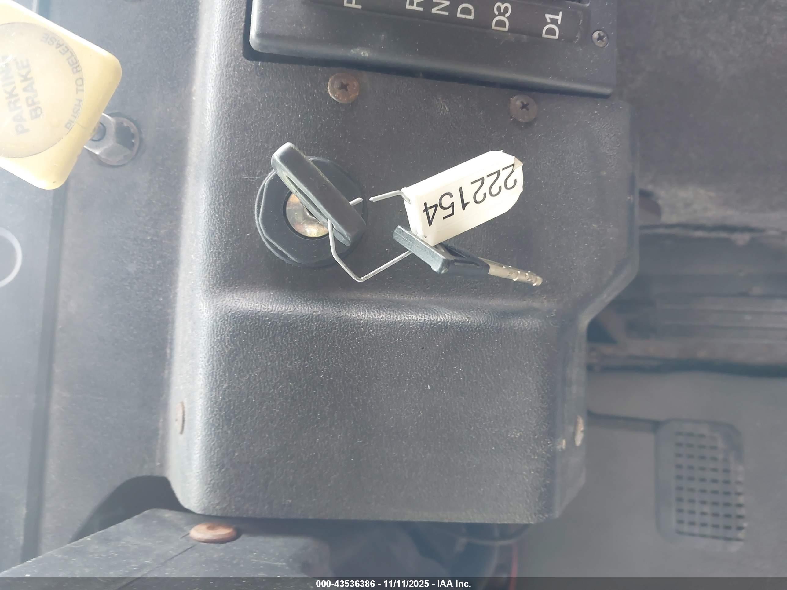 FREIGHTLINER CHASSIS image 11