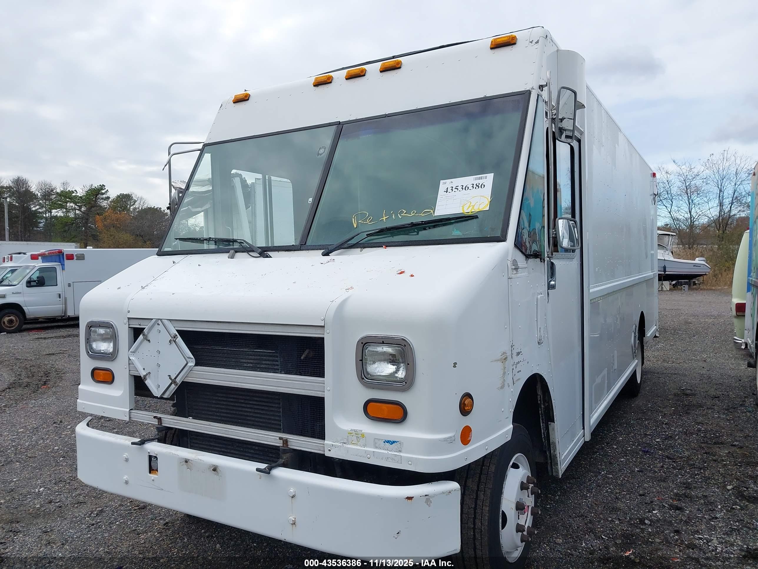 FREIGHTLINER CHASSIS image 2