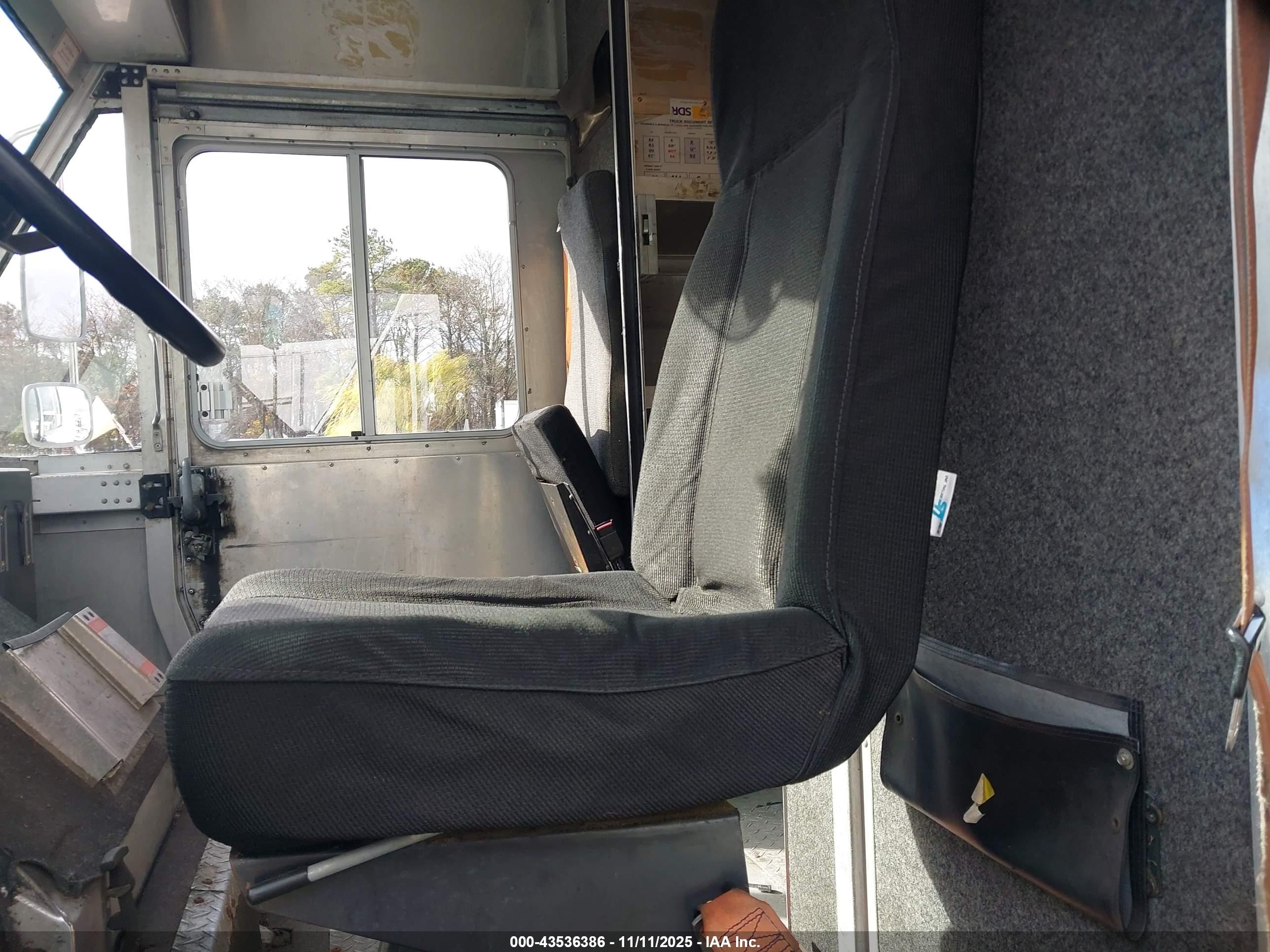 FREIGHTLINER CHASSIS image 7