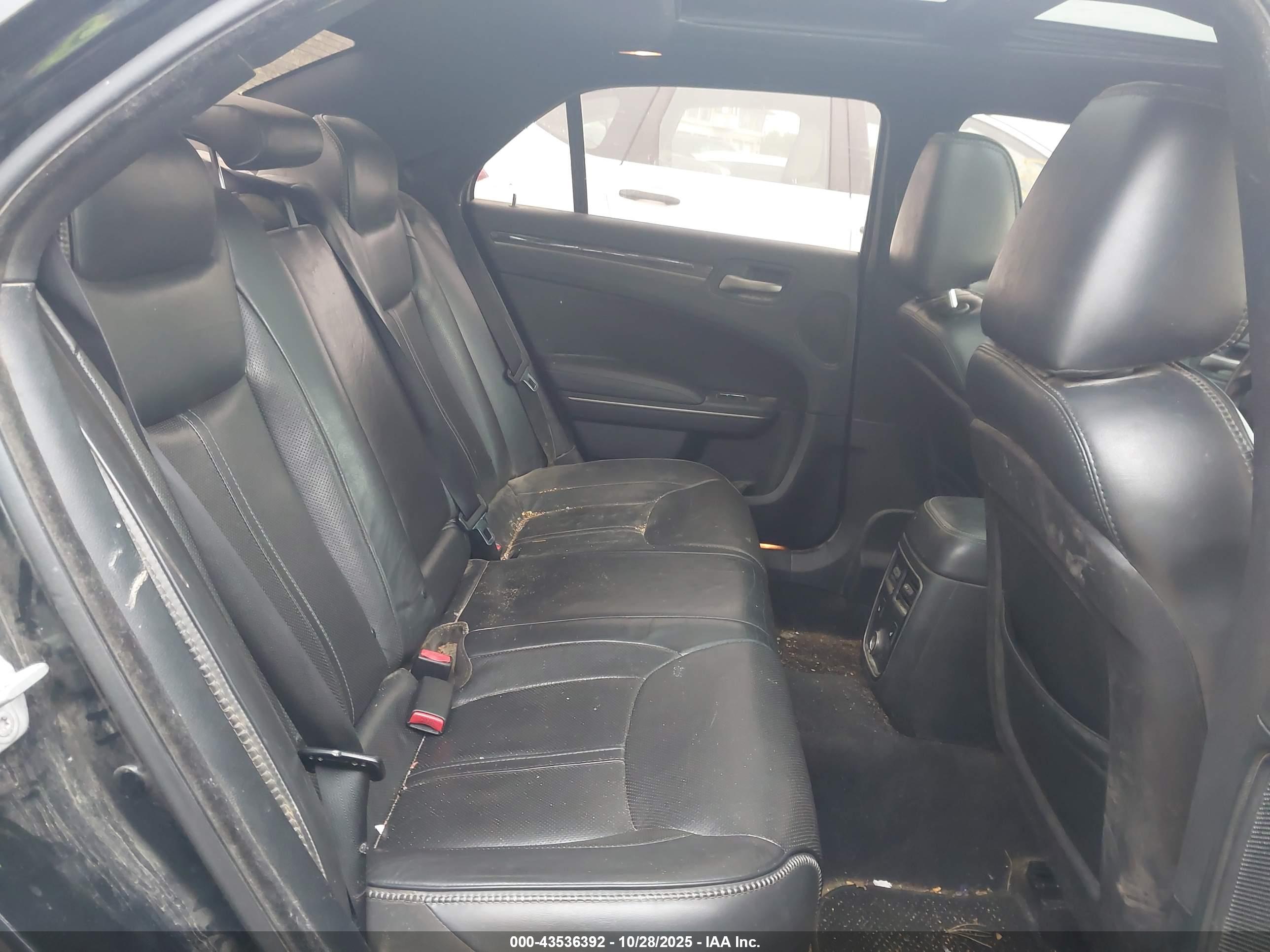 CHRYSLER 300C image 8