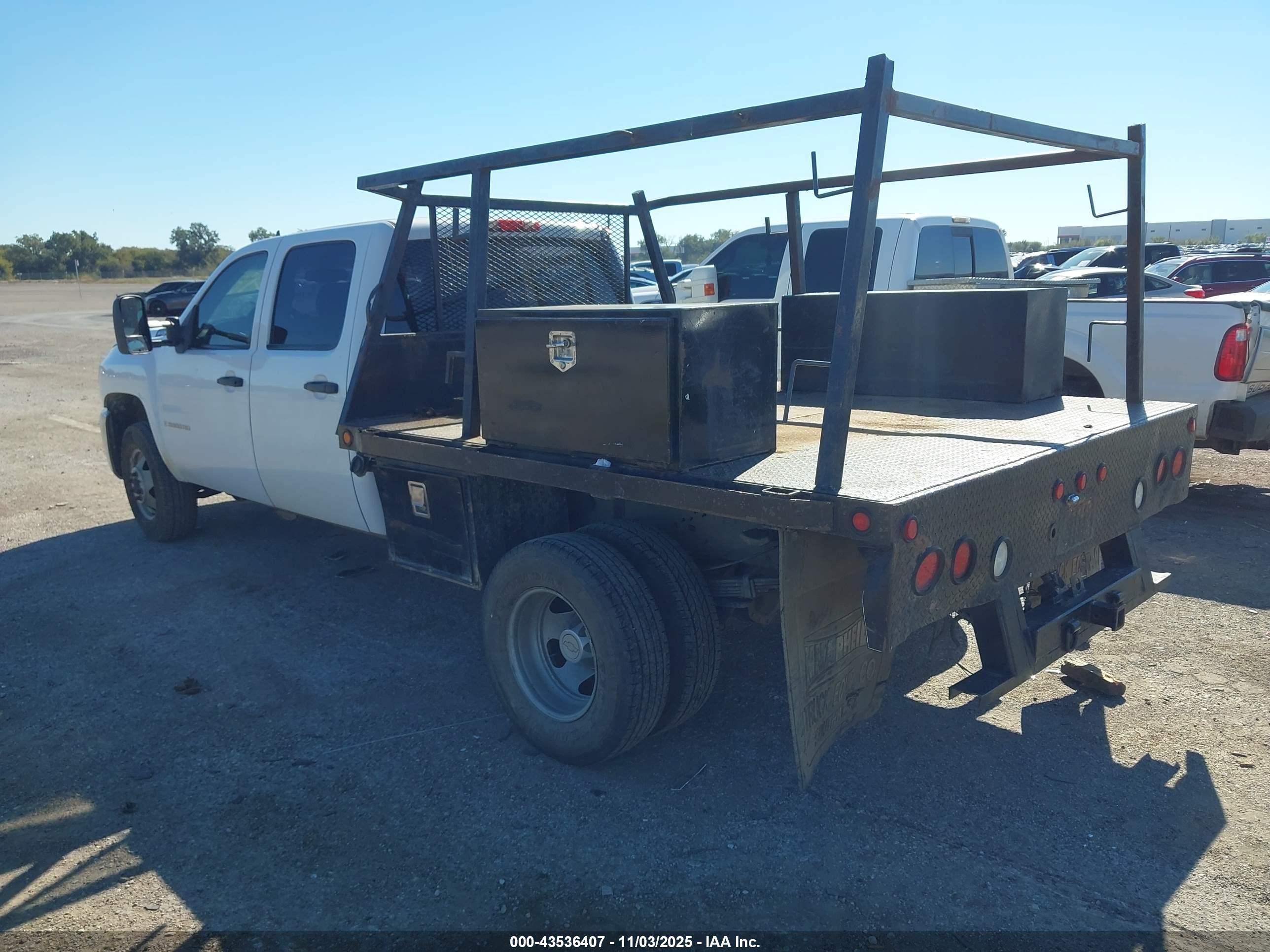 CHEVROLET SILVERADO image 3