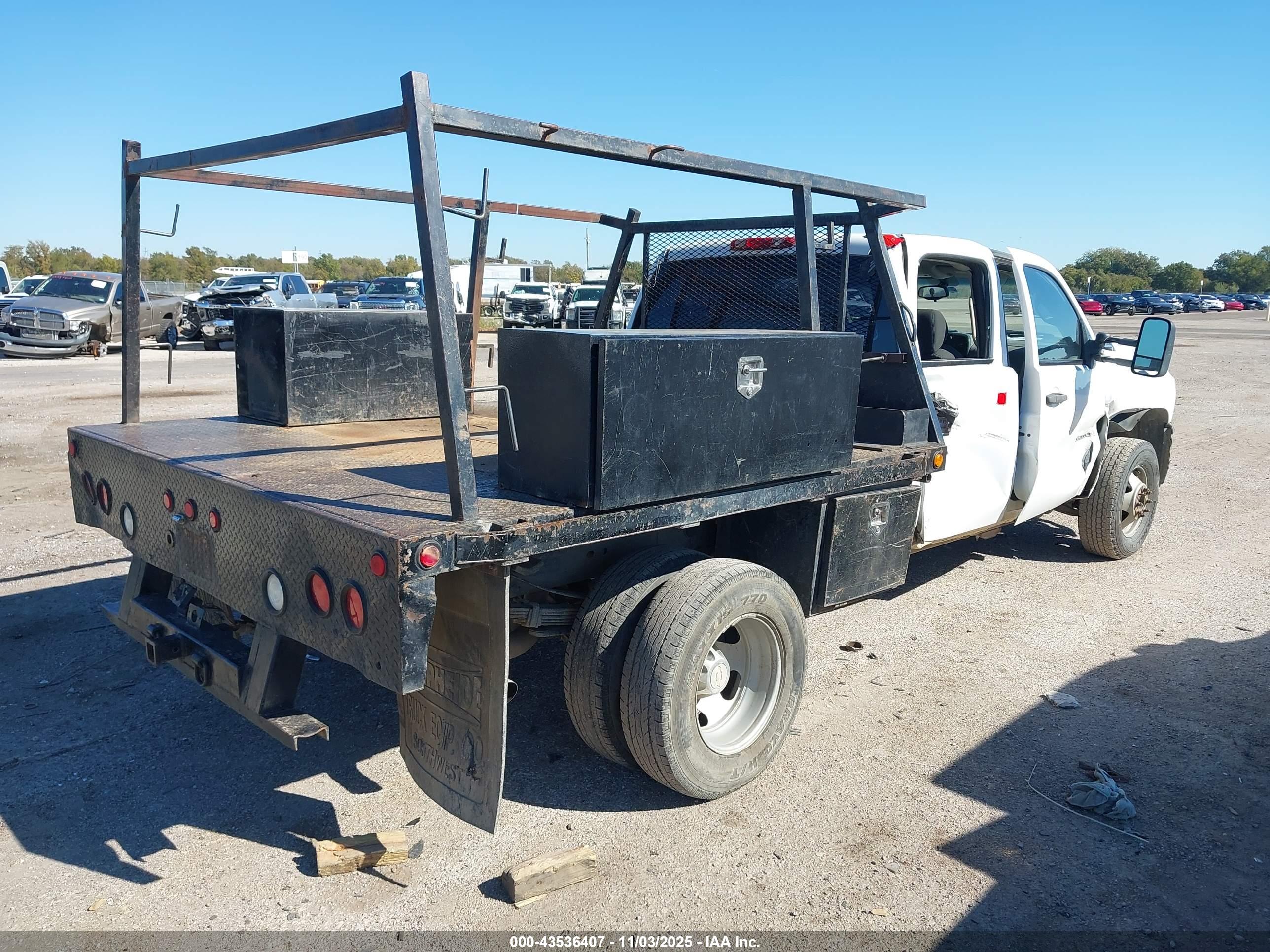 CHEVROLET SILVERADO image 4