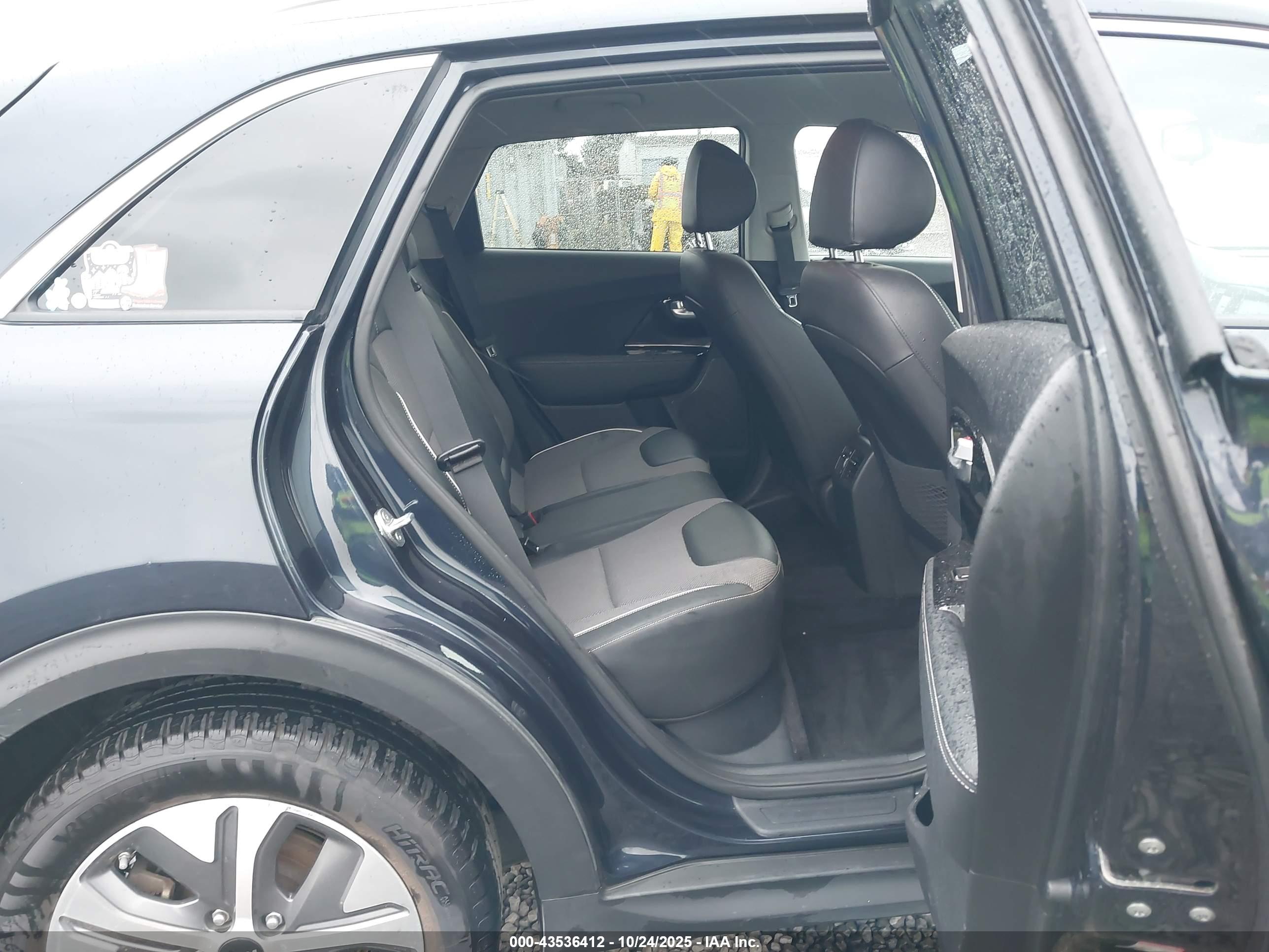 KIA NIRO image 8
