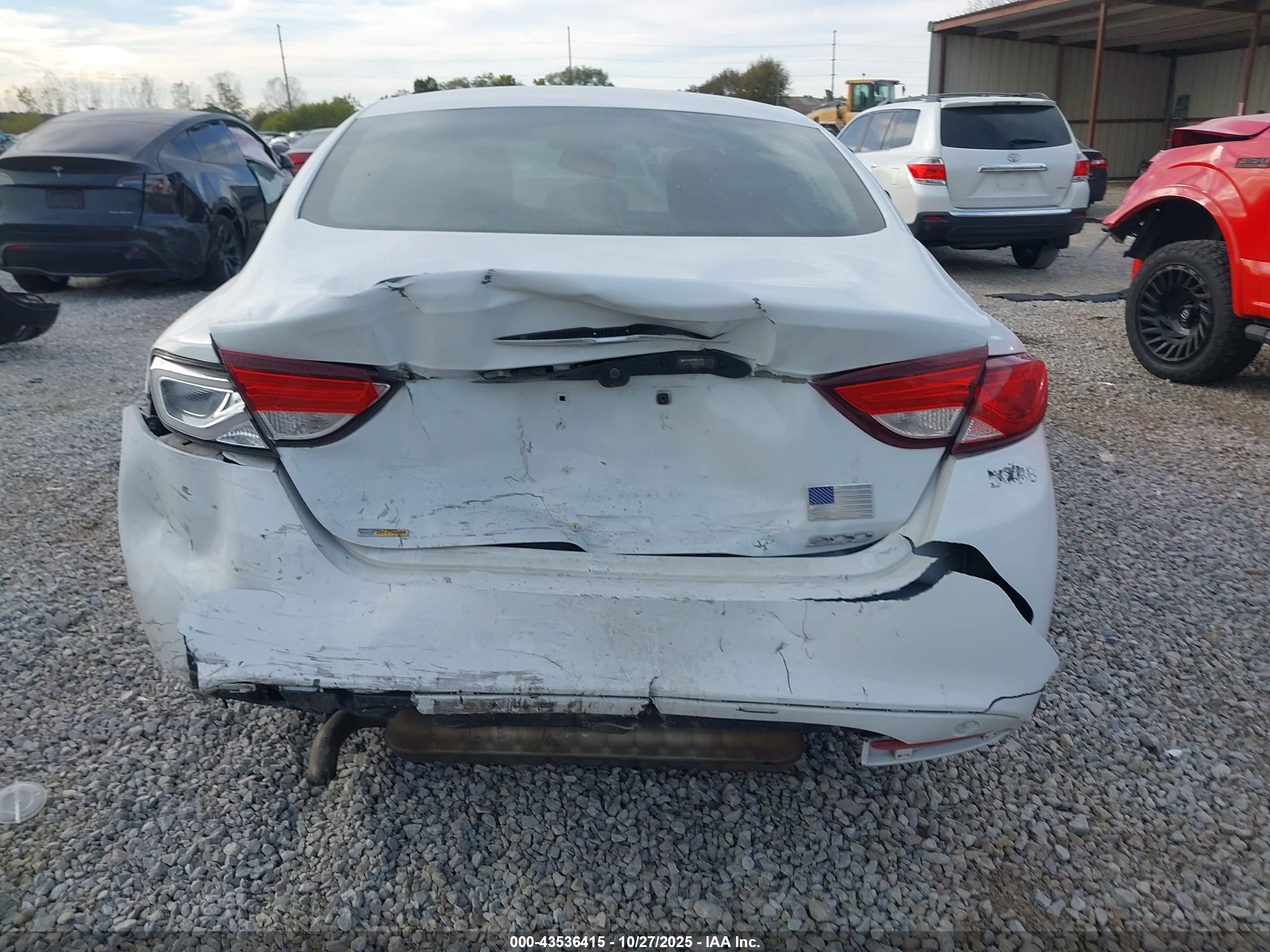 CHRYSLER 200 image 6