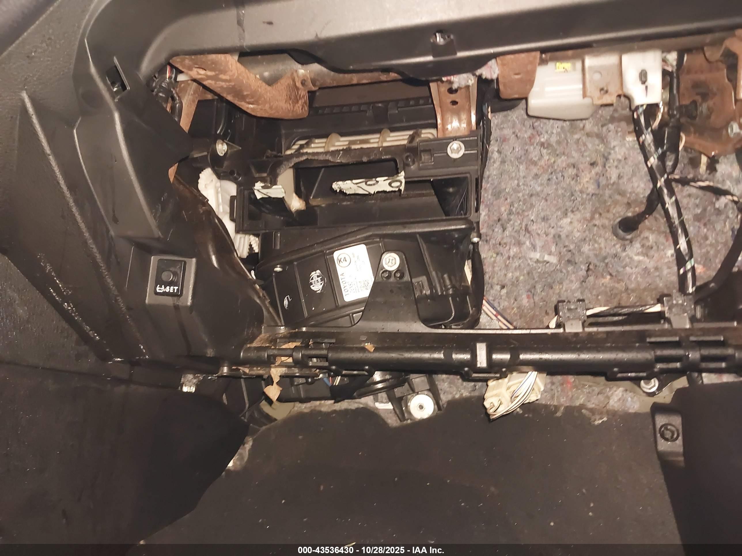 TOYOTA COROLLA image 6