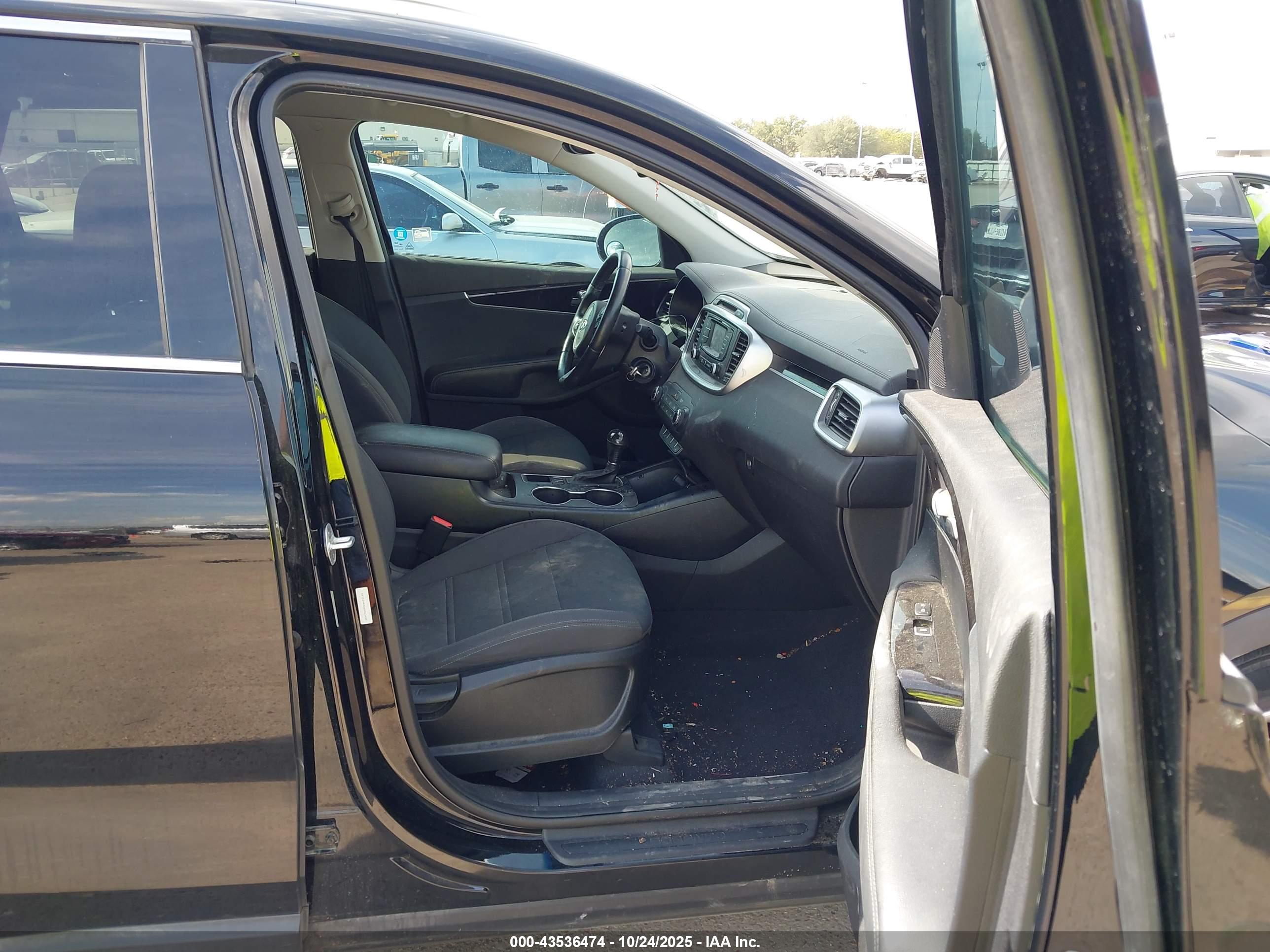 KIA SORENTO image 5