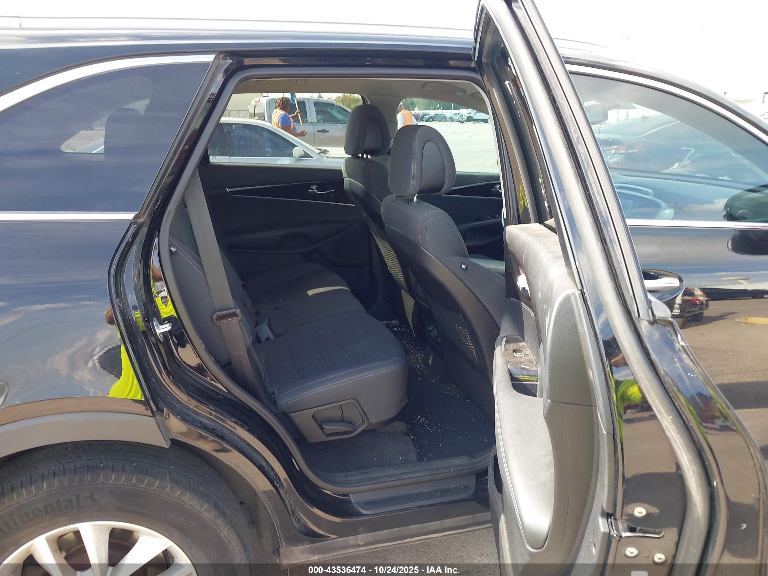 KIA SORENTO image 8