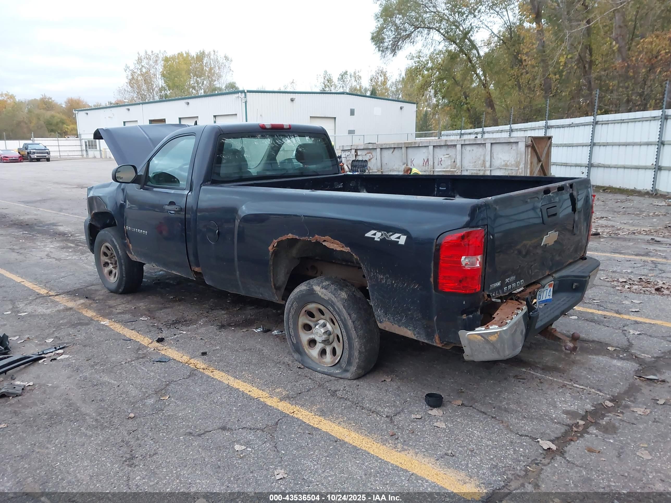 CHEVROLET SILVERADO image 3