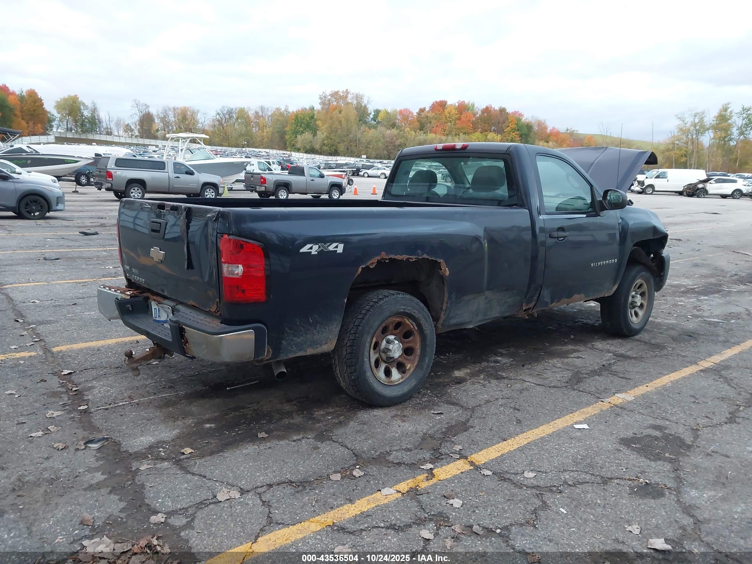 CHEVROLET SILVERADO image 4