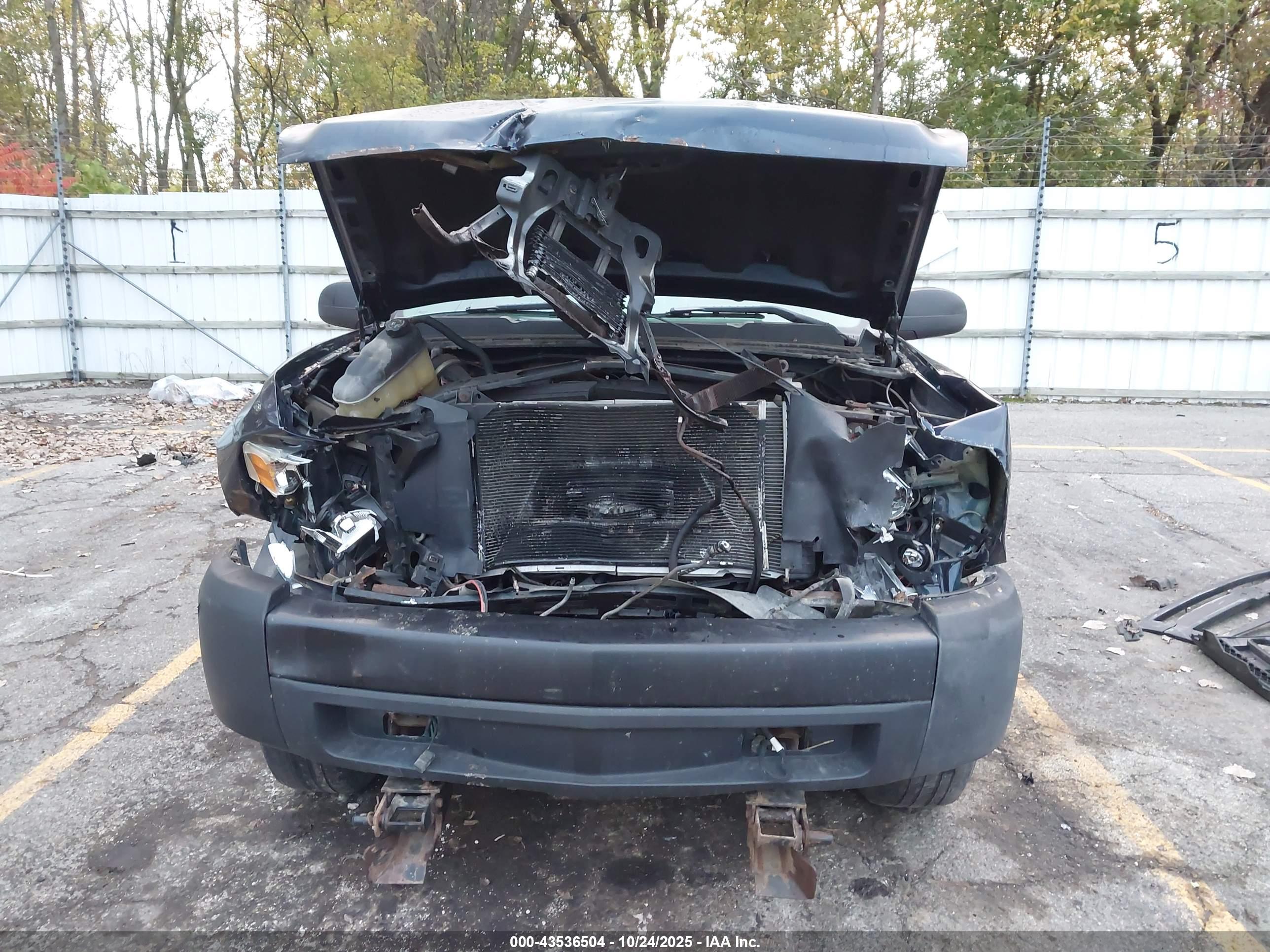 CHEVROLET SILVERADO image 6