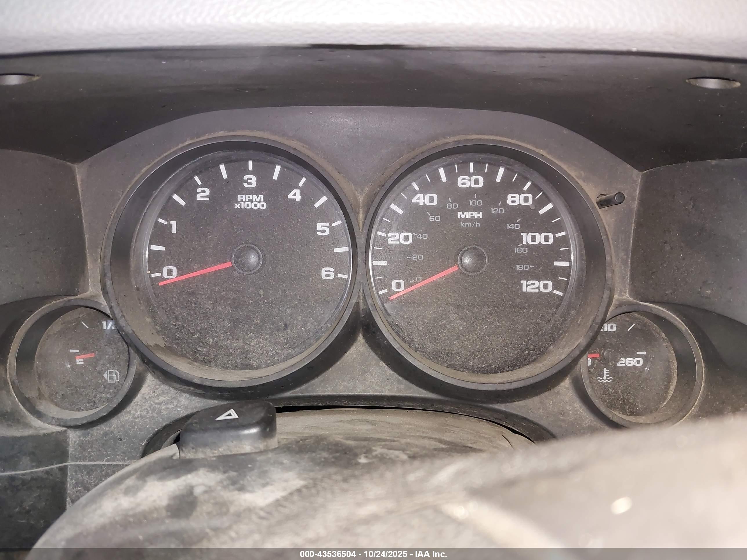 CHEVROLET SILVERADO image 7