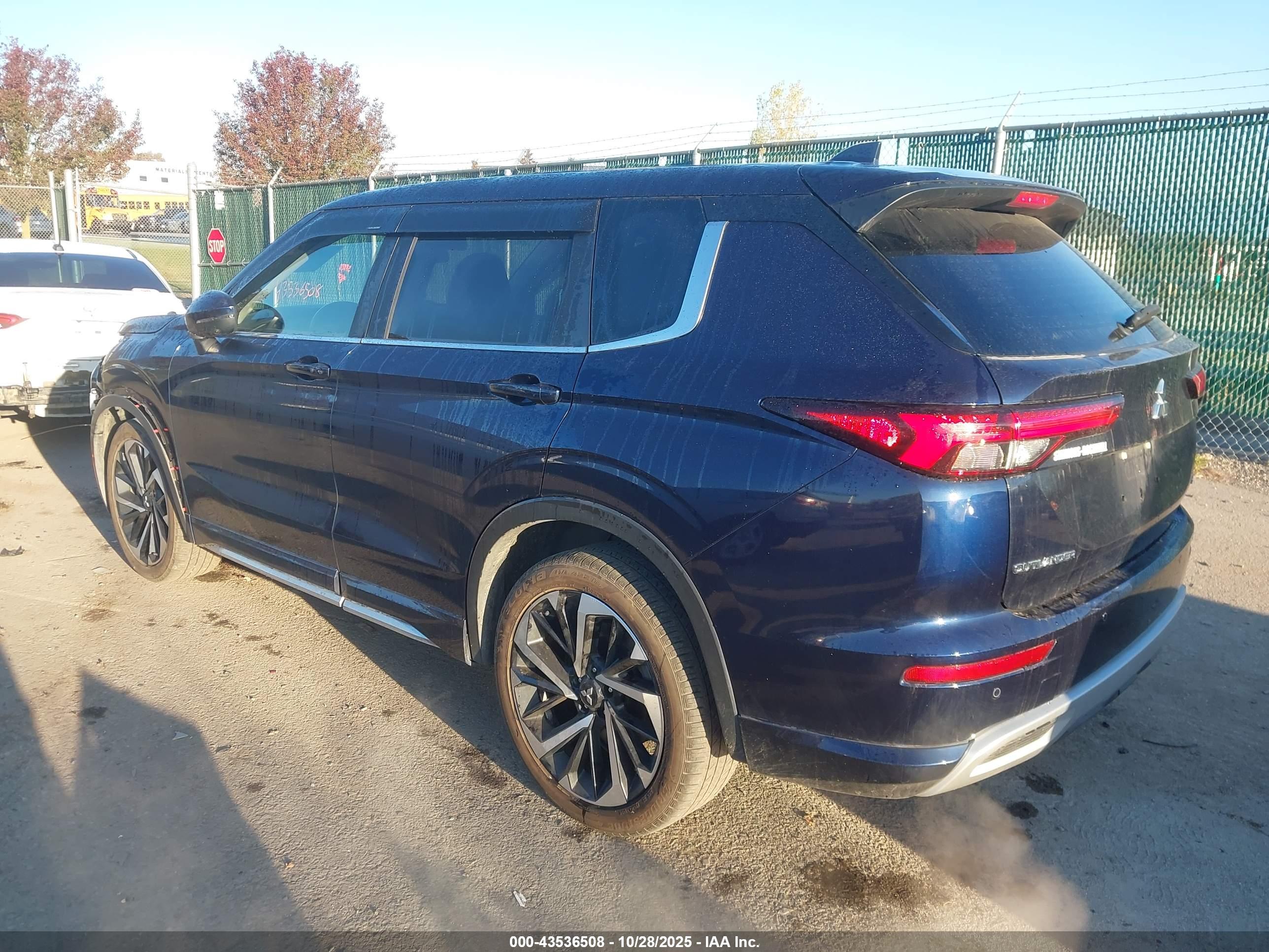 MITSUBISHI OUTLANDER image 3