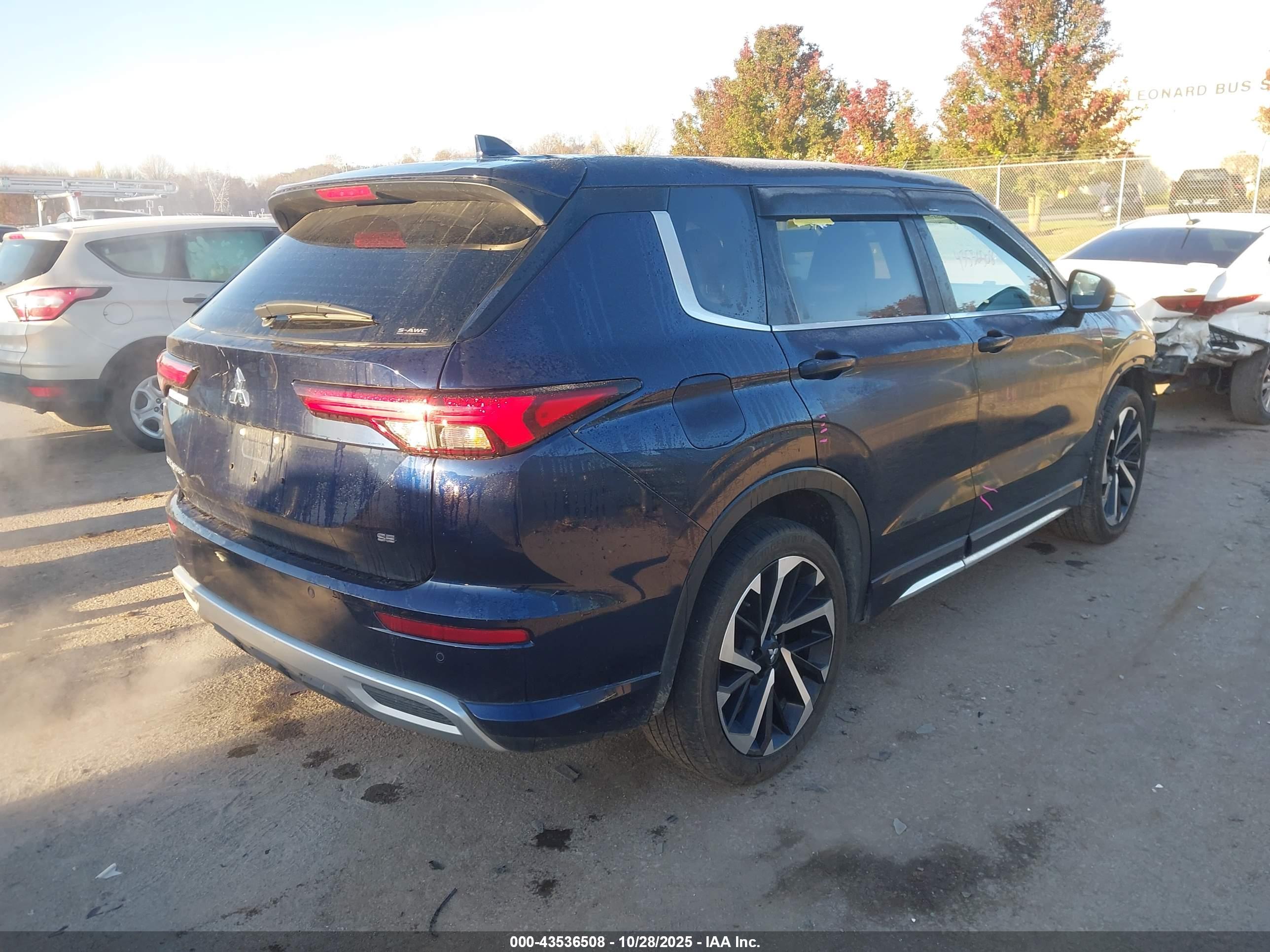 MITSUBISHI OUTLANDER image 4