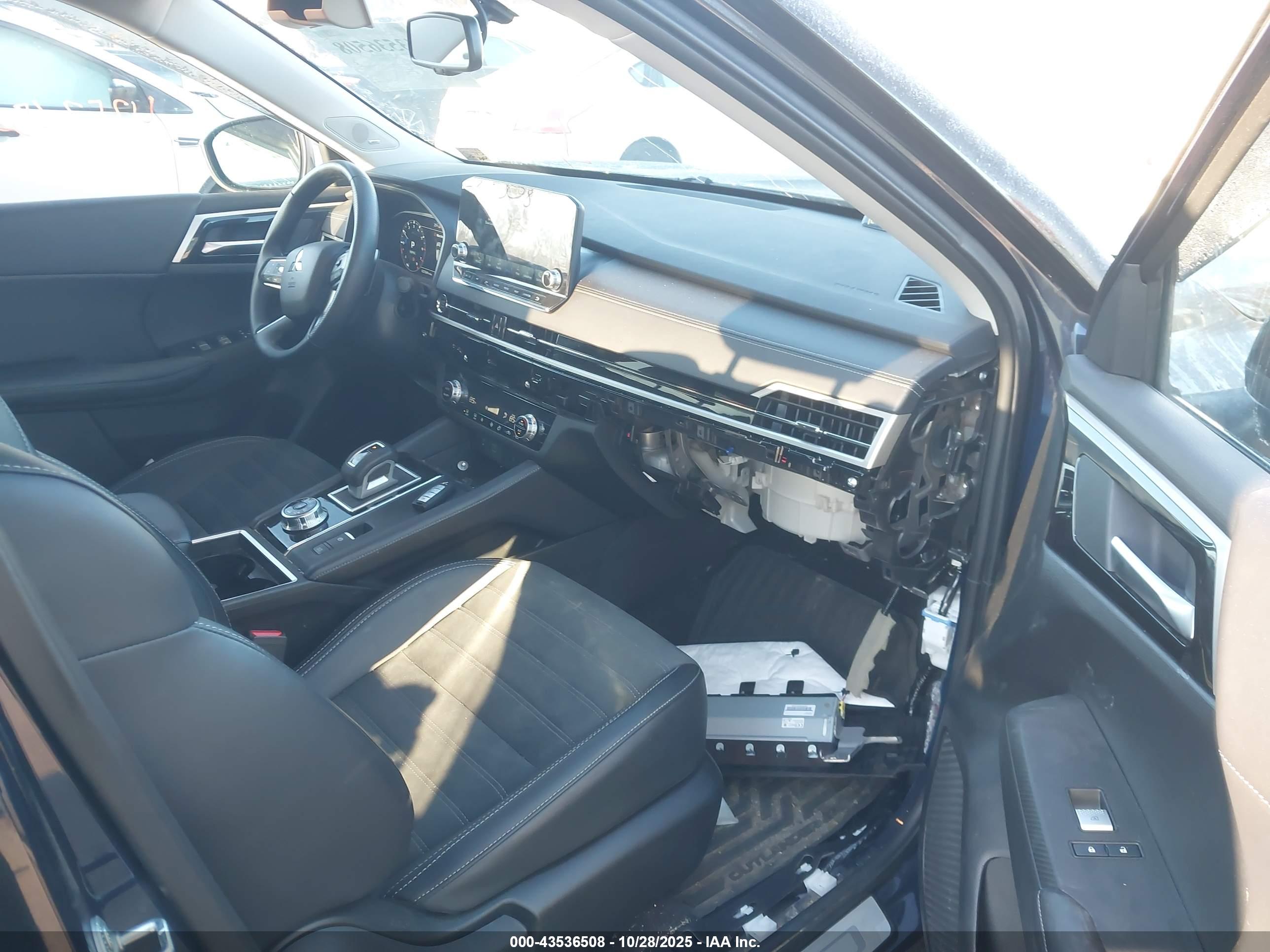 MITSUBISHI OUTLANDER image 5