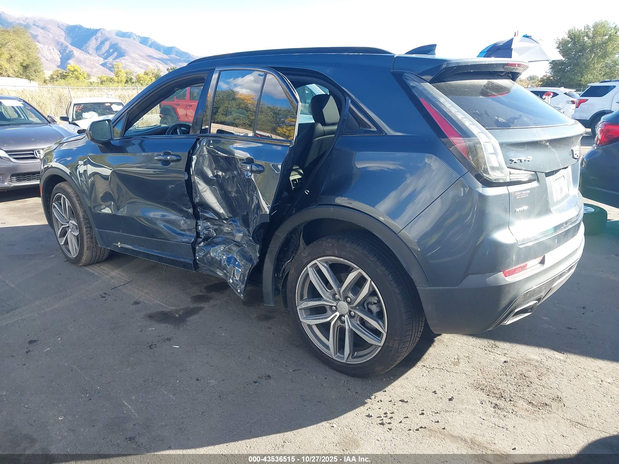 CADILLAC XT4 image 3