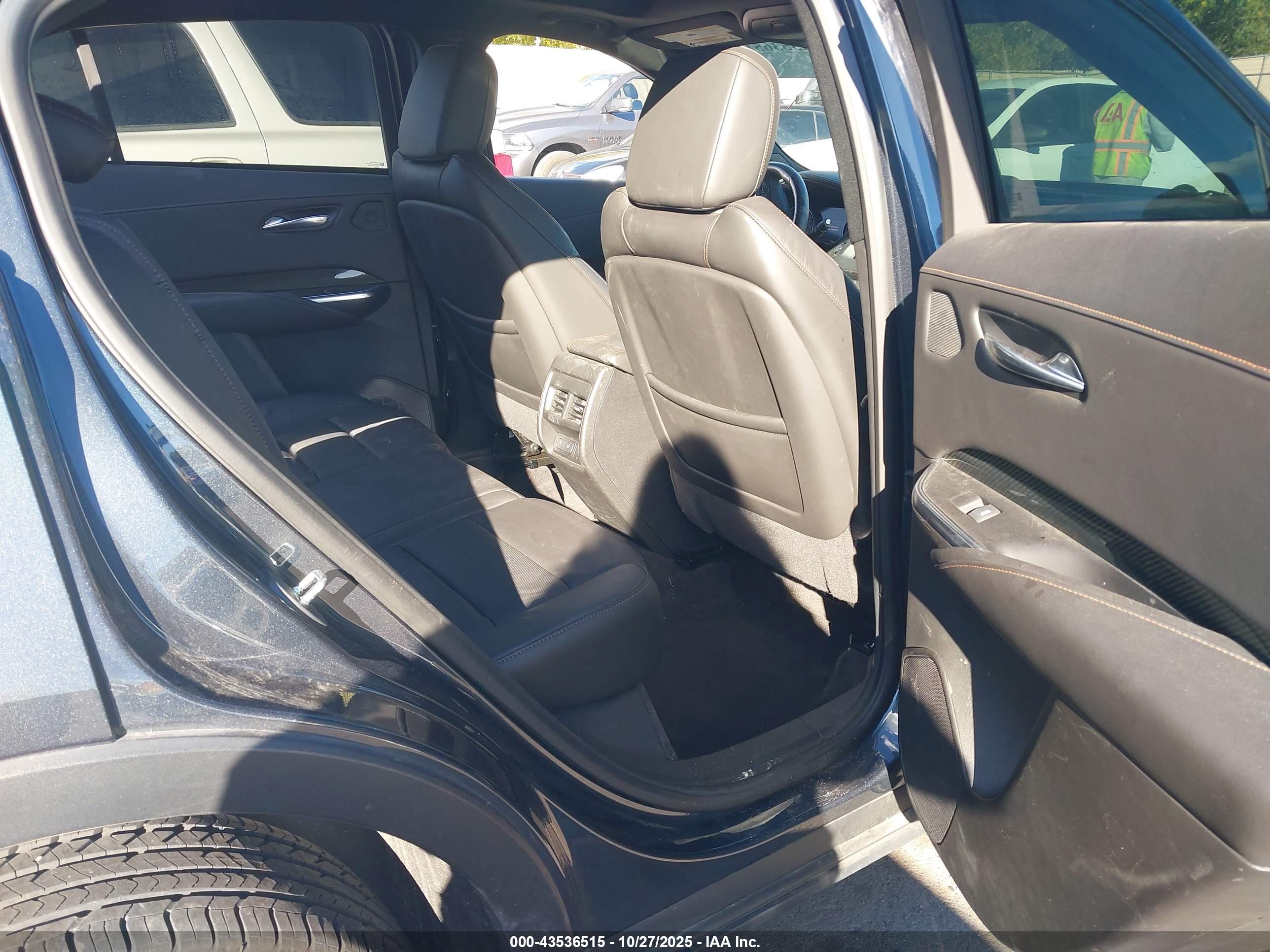 CADILLAC XT4 image 8