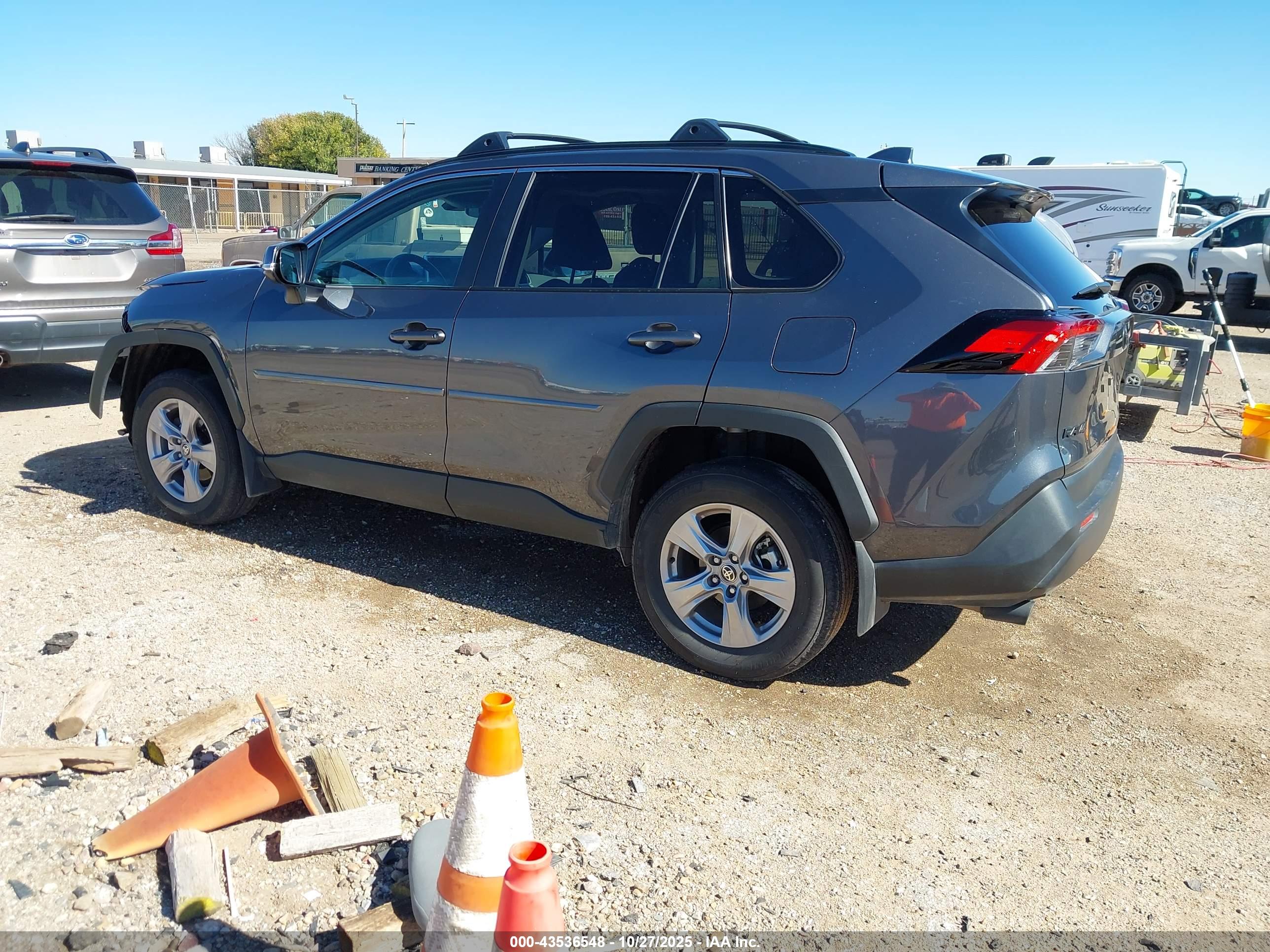 TOYOTA RAV4 image 3