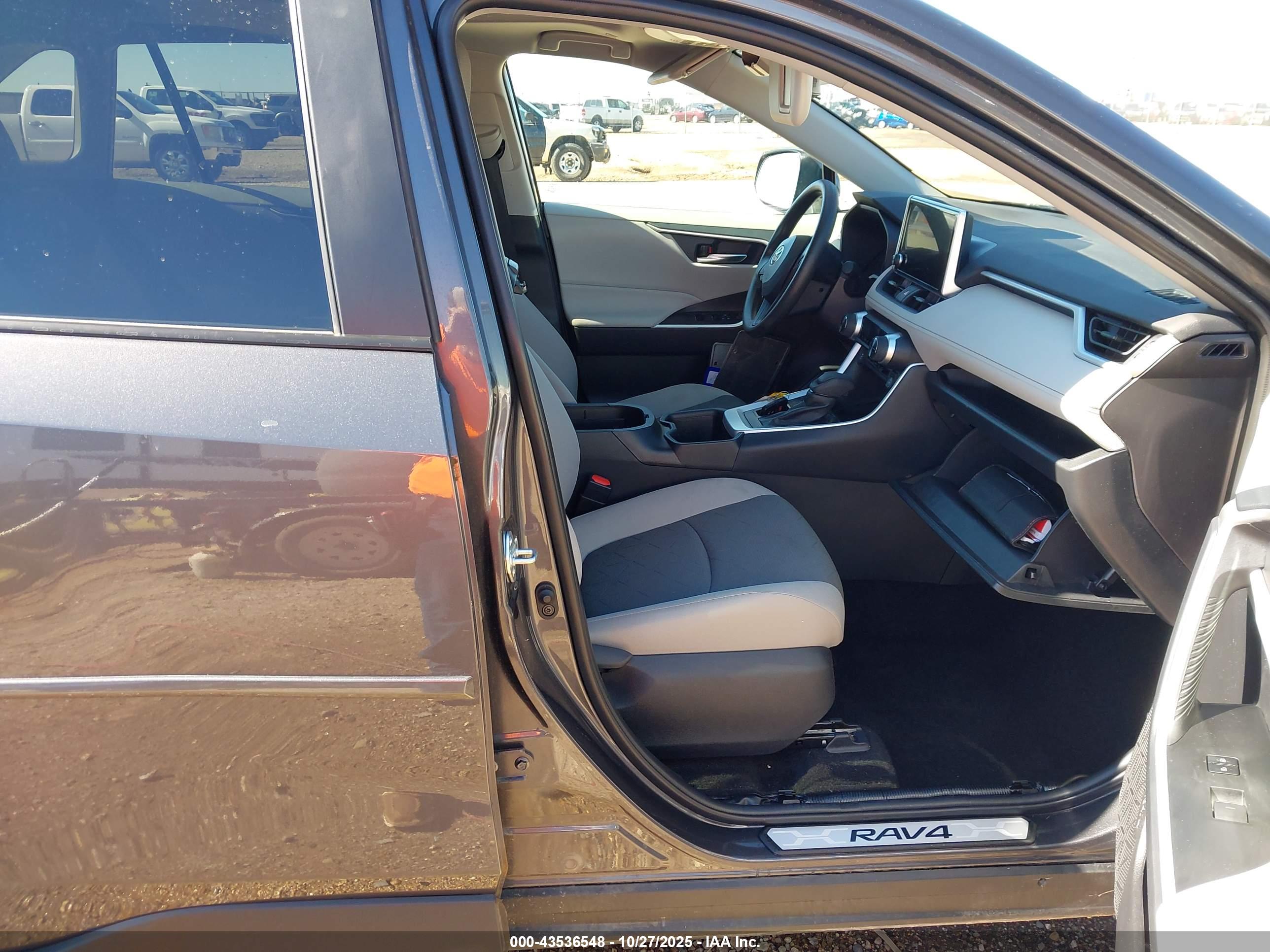 TOYOTA RAV4 image 5