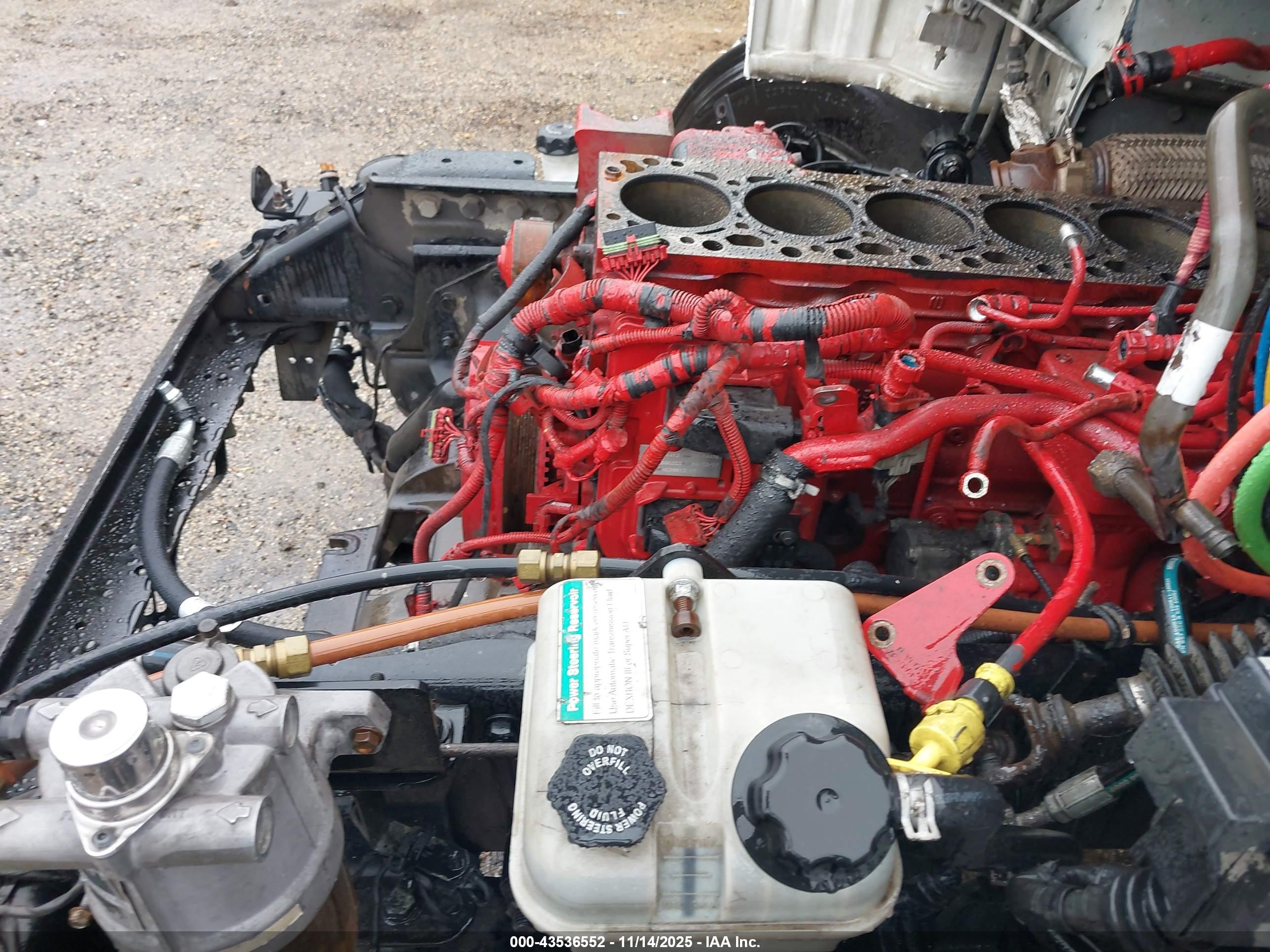 FREIGHTLINER M2 image 10
