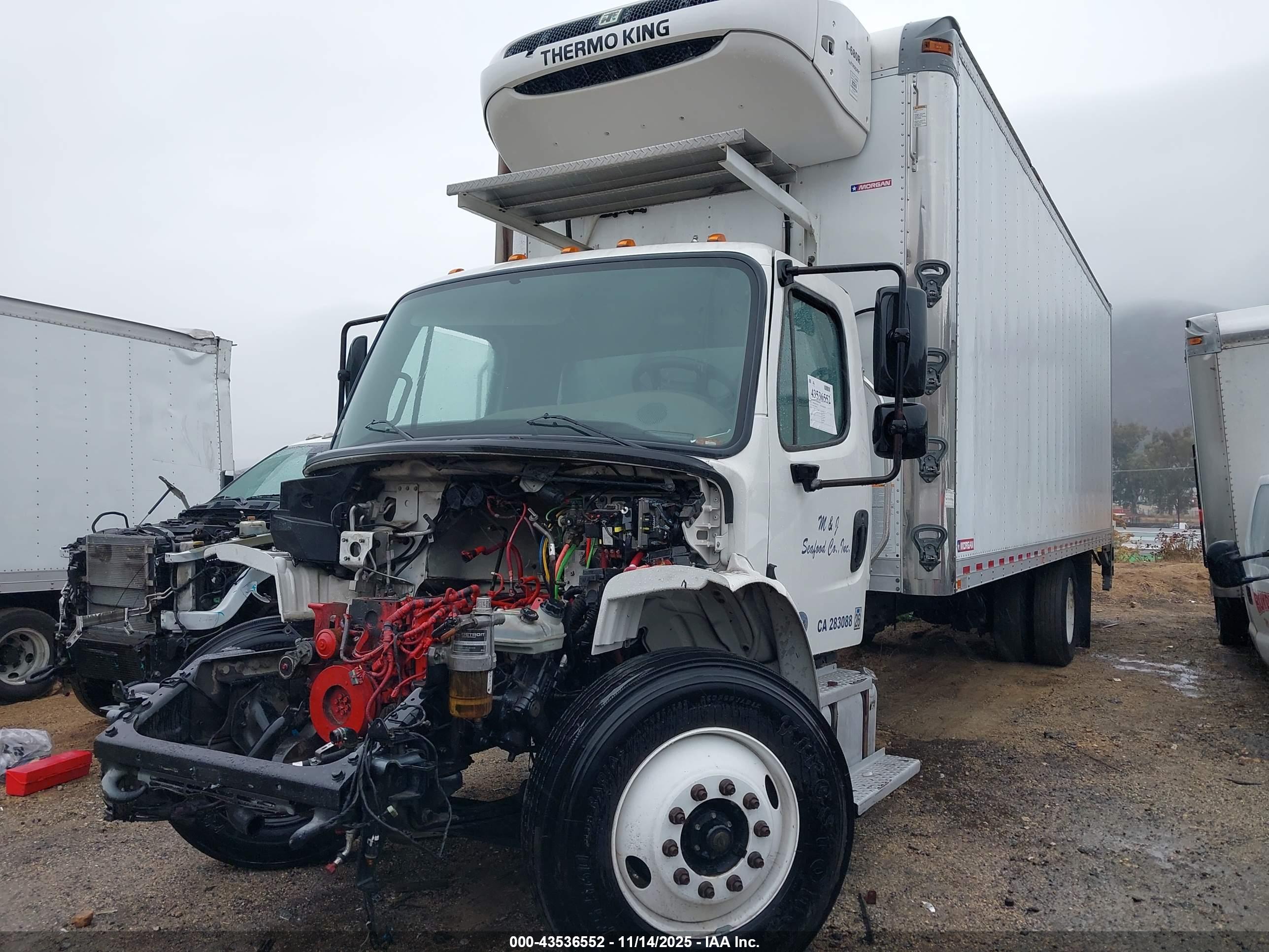 FREIGHTLINER M2 image 2