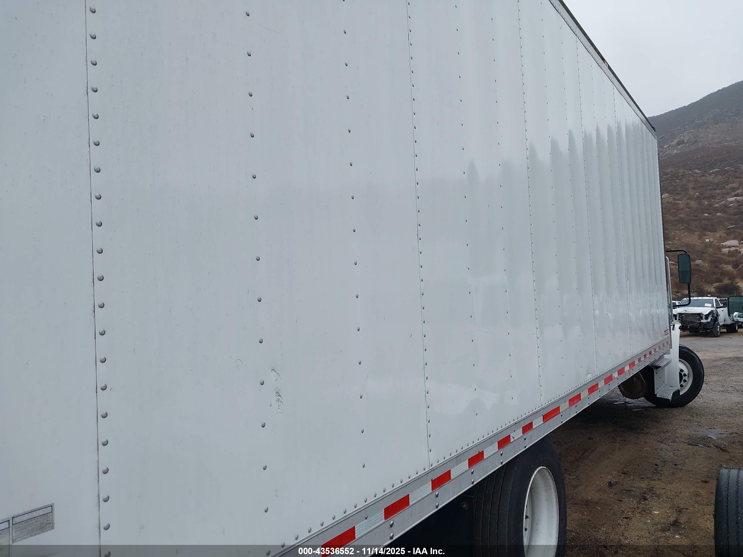 FREIGHTLINER M2 image 4