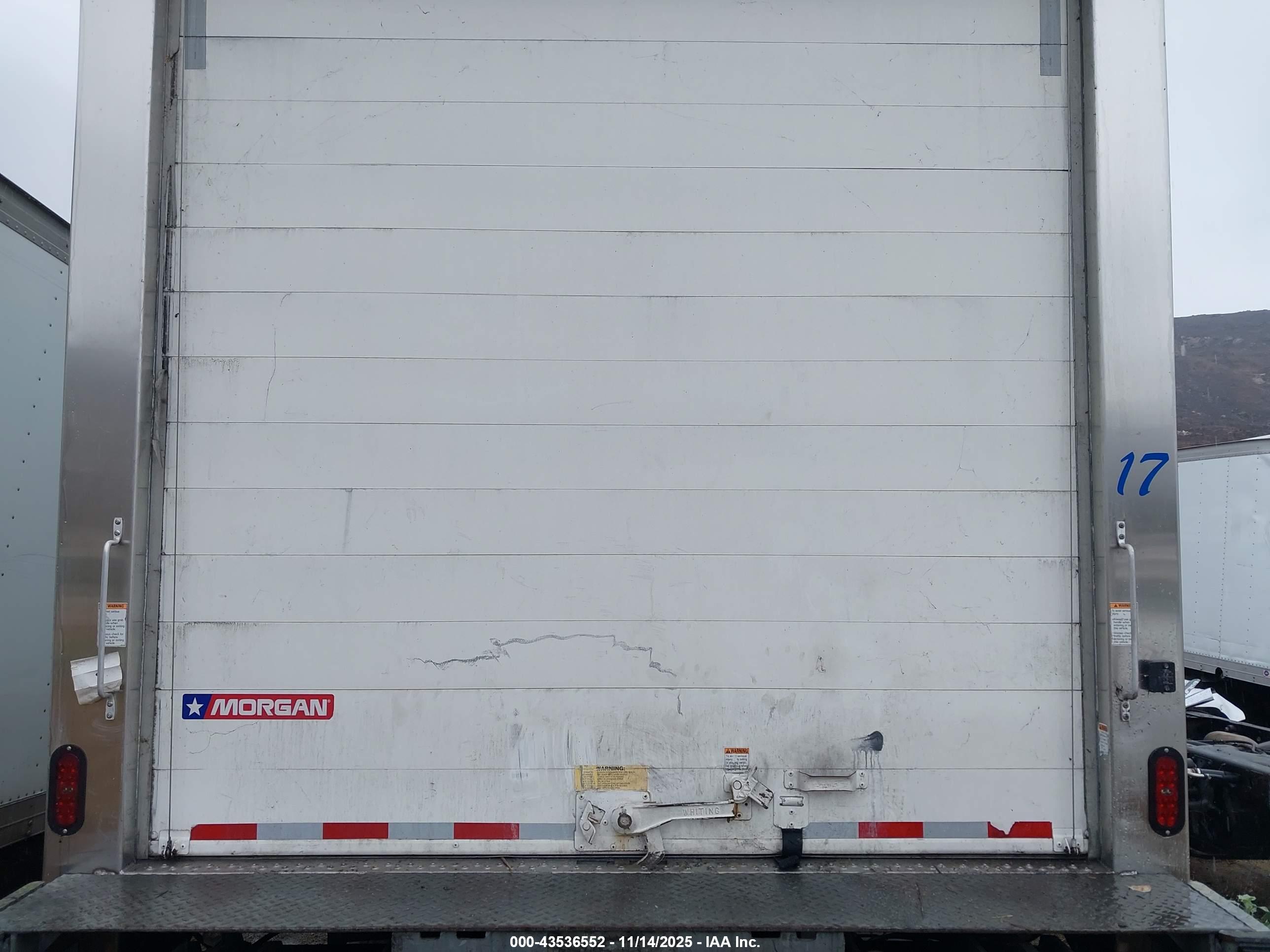 FREIGHTLINER M2 image 8