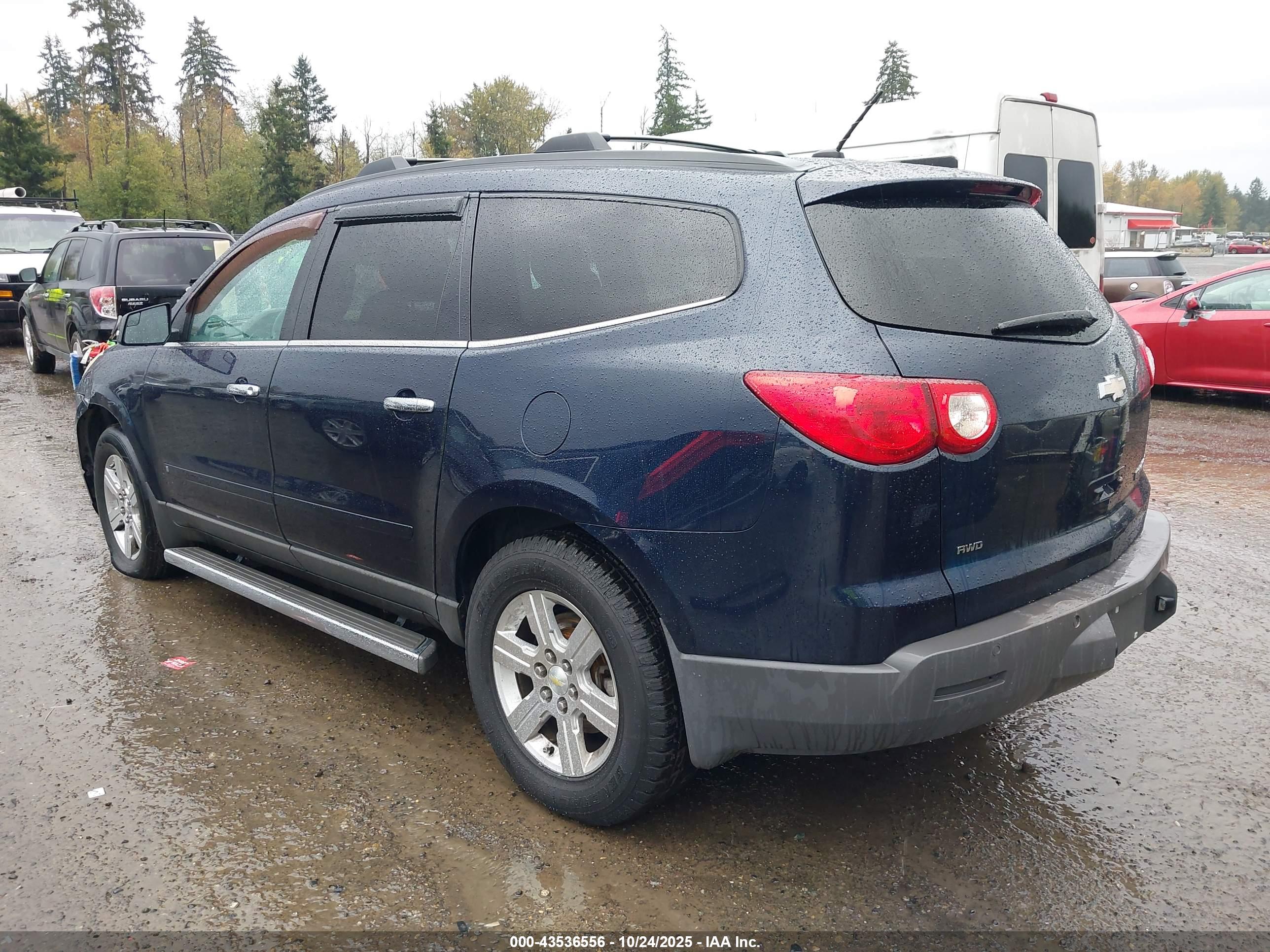 CHEVROLET TRAVERSE image 3