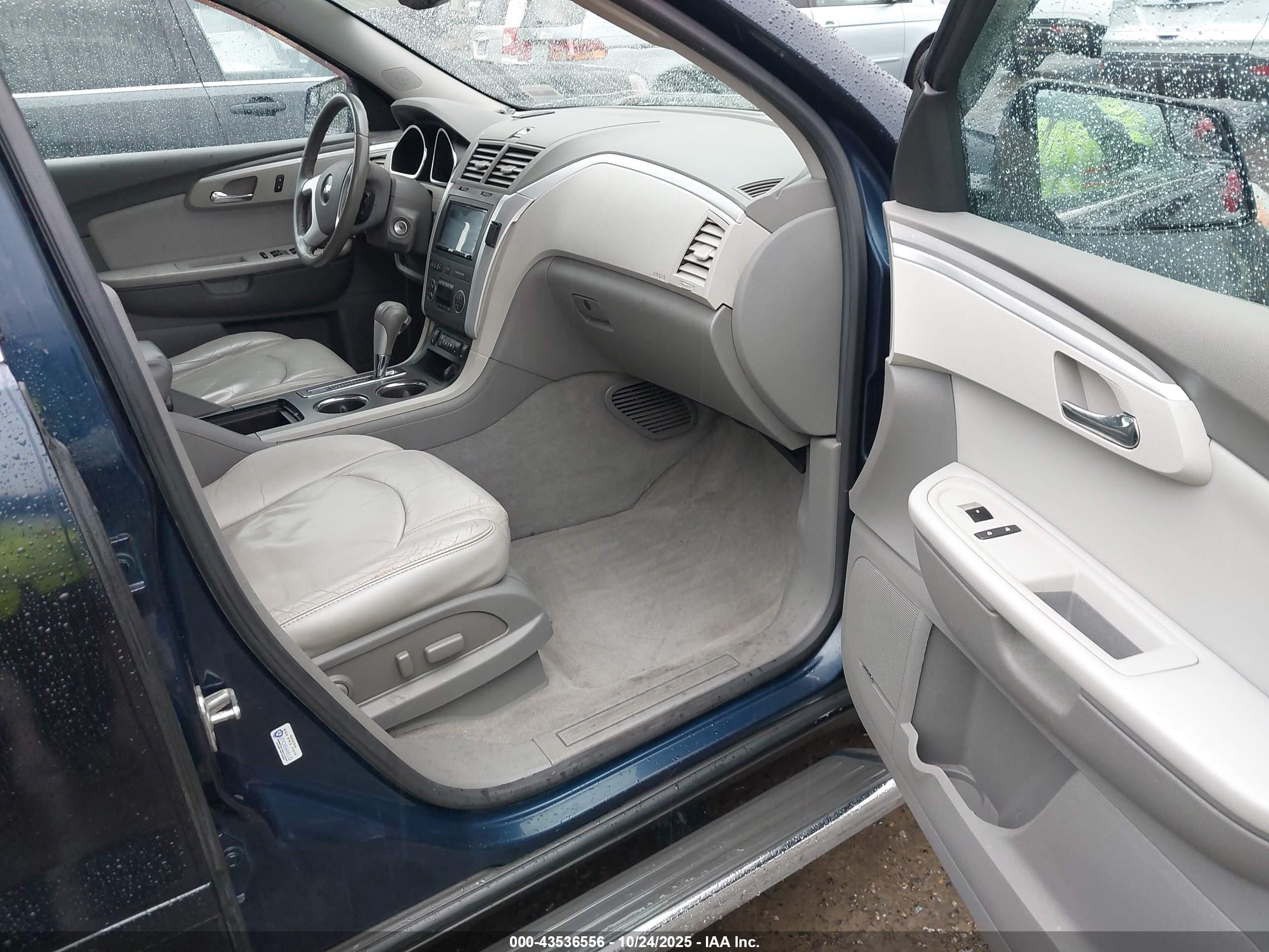 CHEVROLET TRAVERSE image 5
