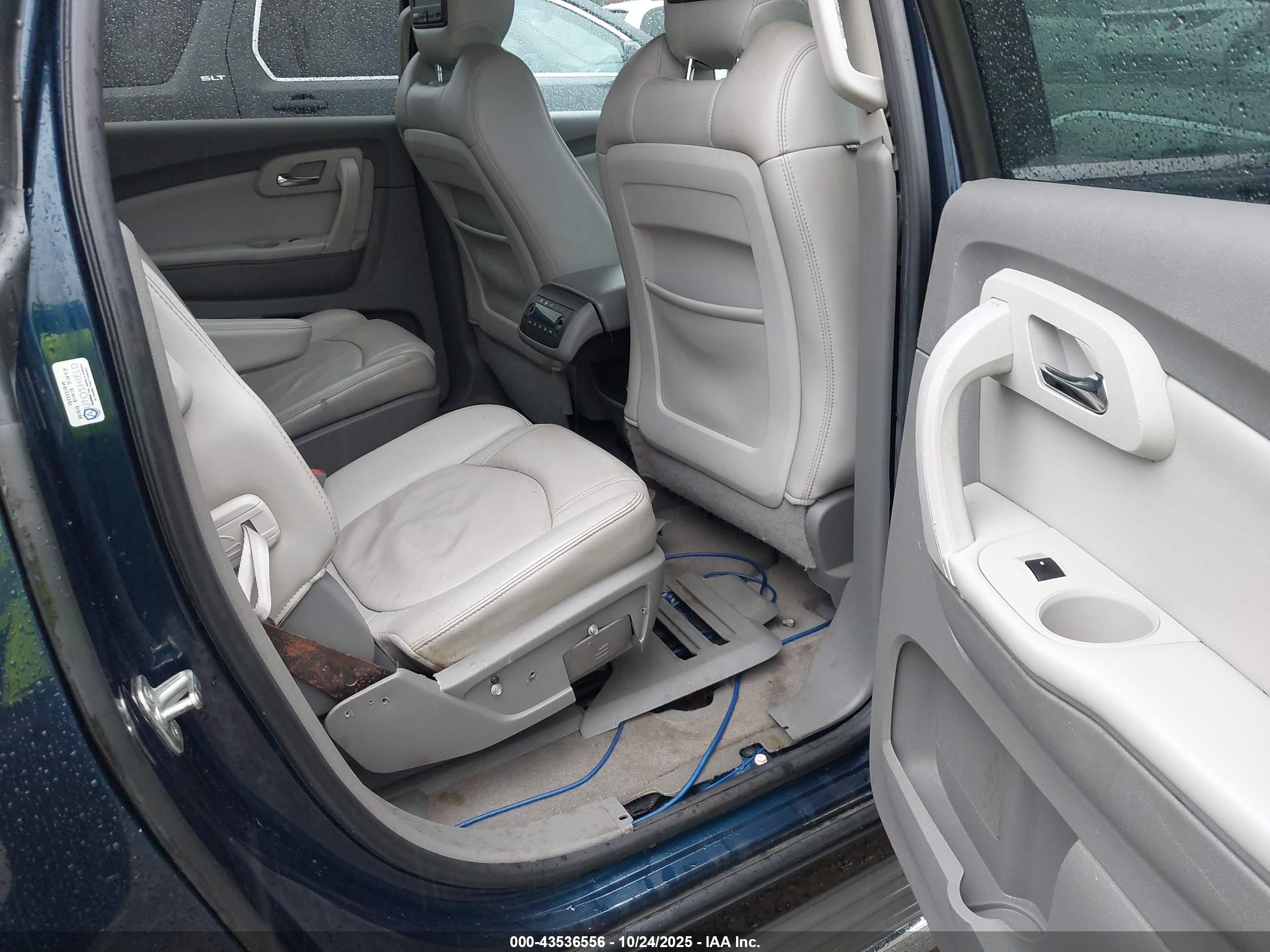 CHEVROLET TRAVERSE image 8