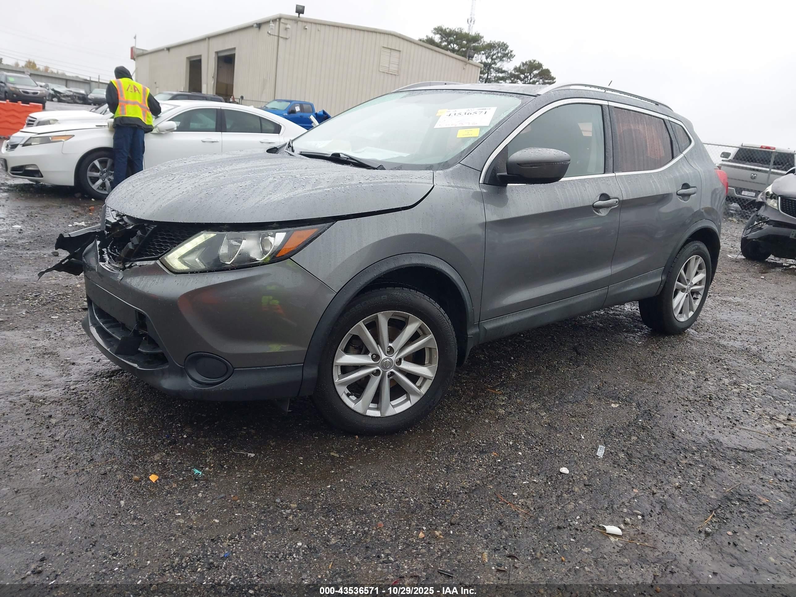 NISSAN ROGUE image 2