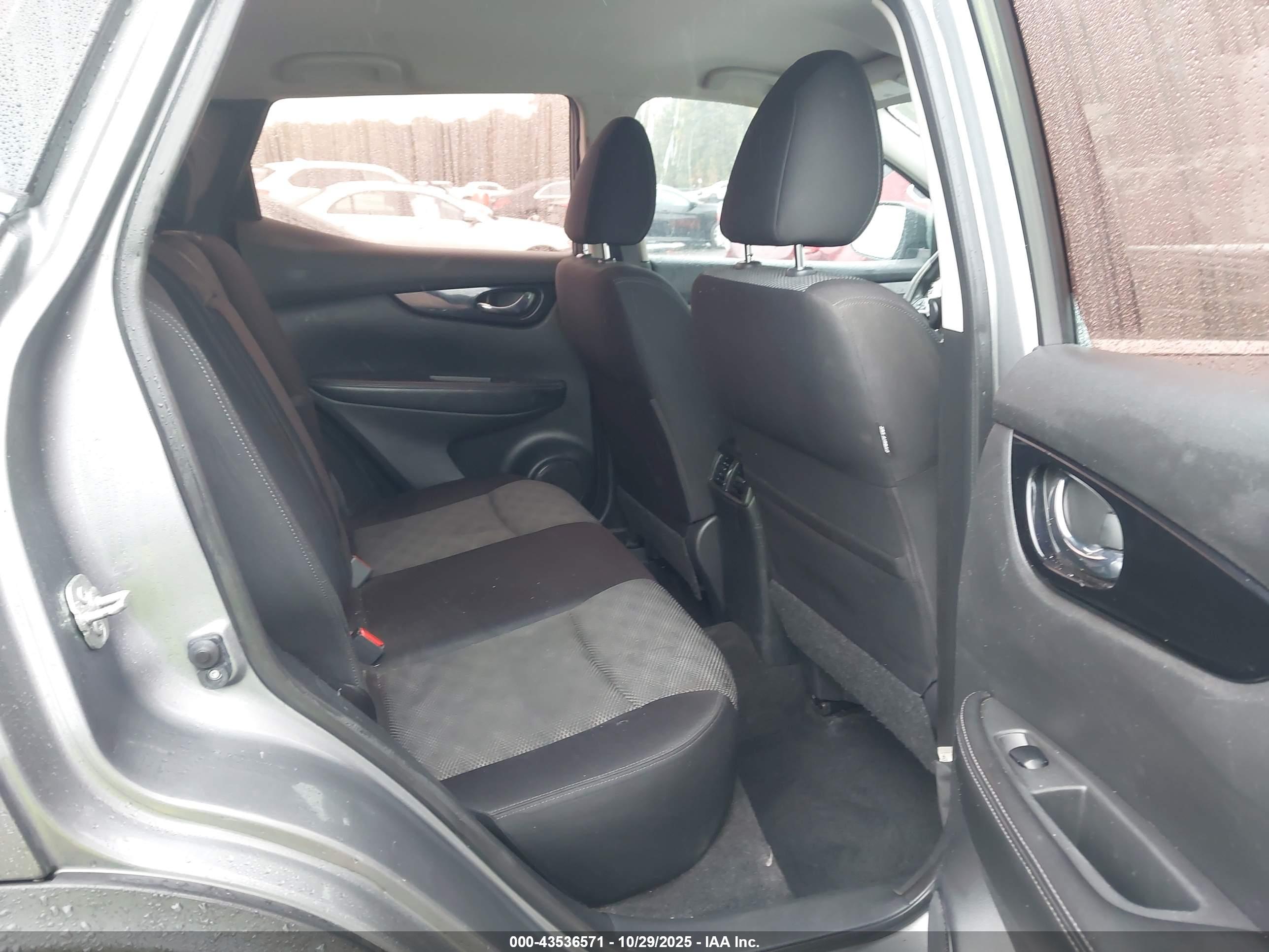 NISSAN ROGUE image 8