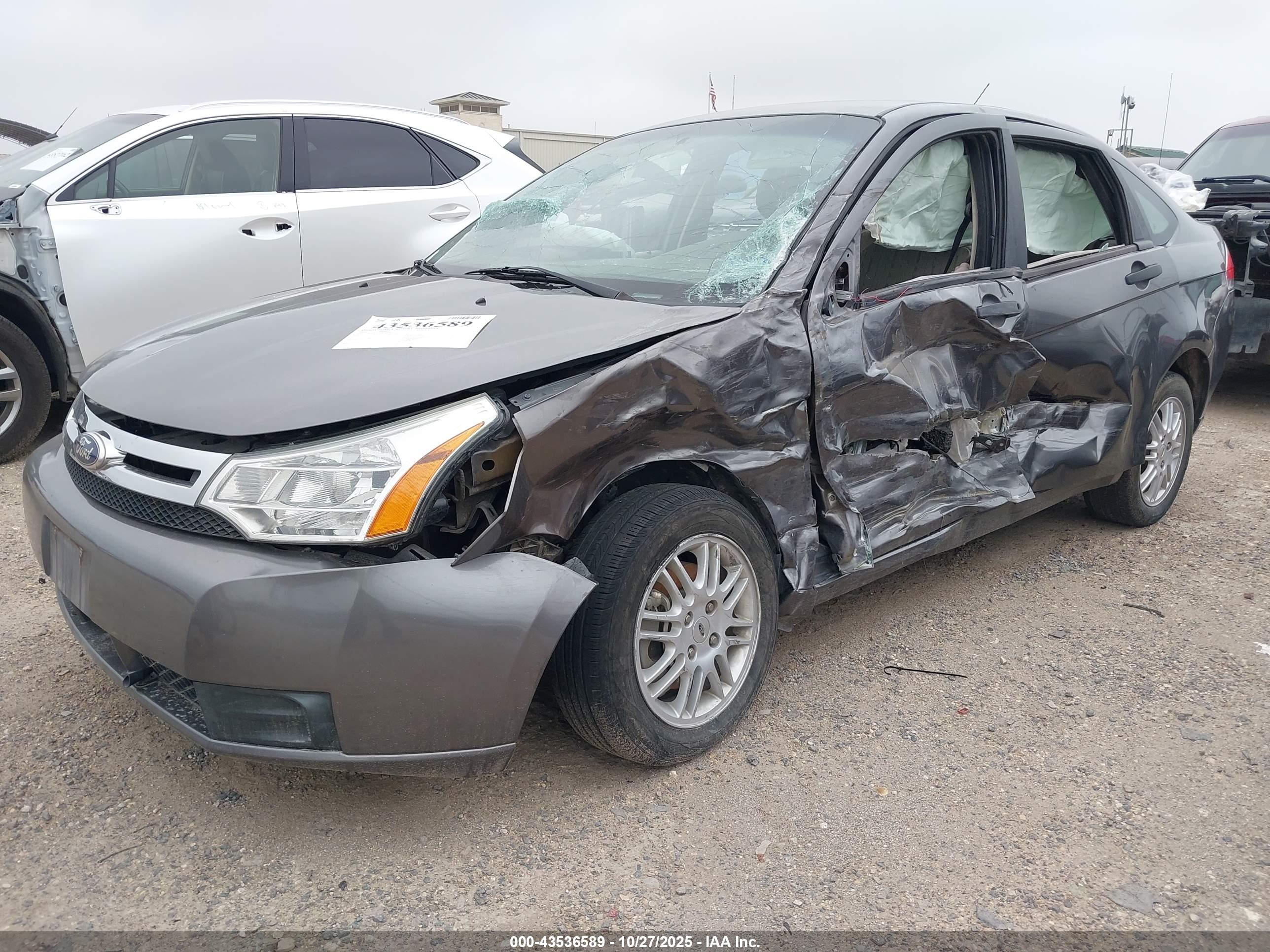 FORD FOCUS image 2