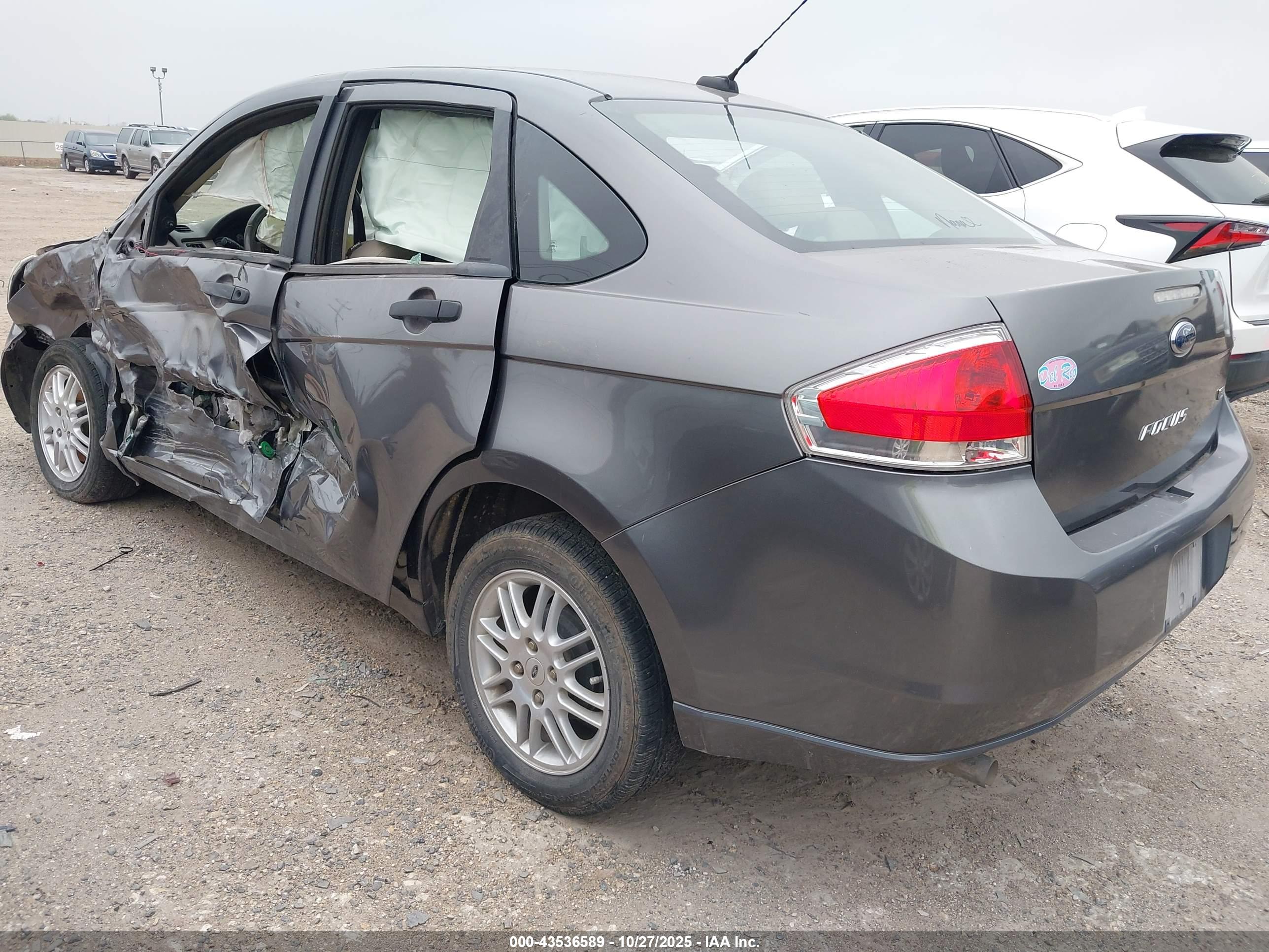 FORD FOCUS image 3