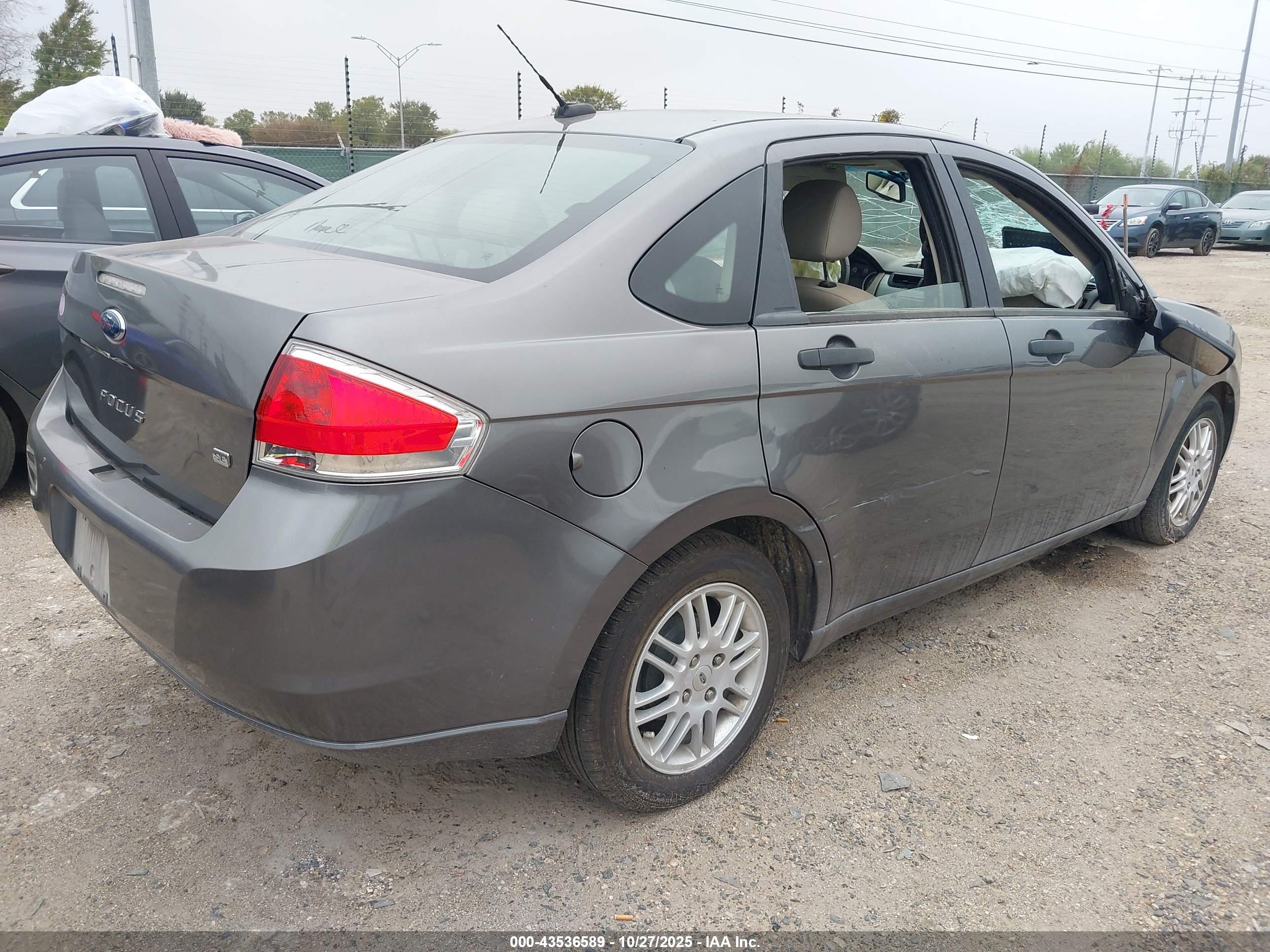 FORD FOCUS image 4