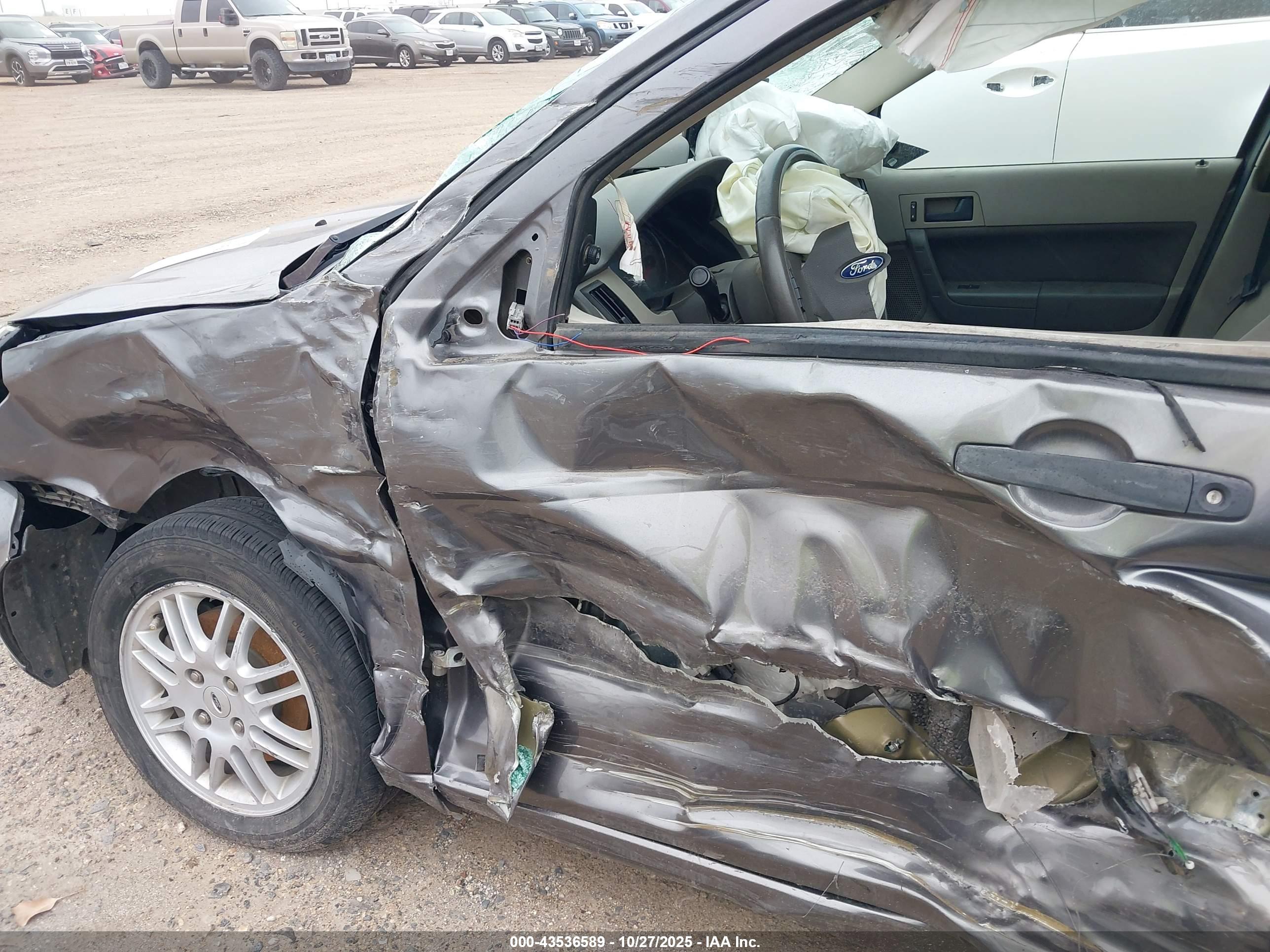 FORD FOCUS image 6