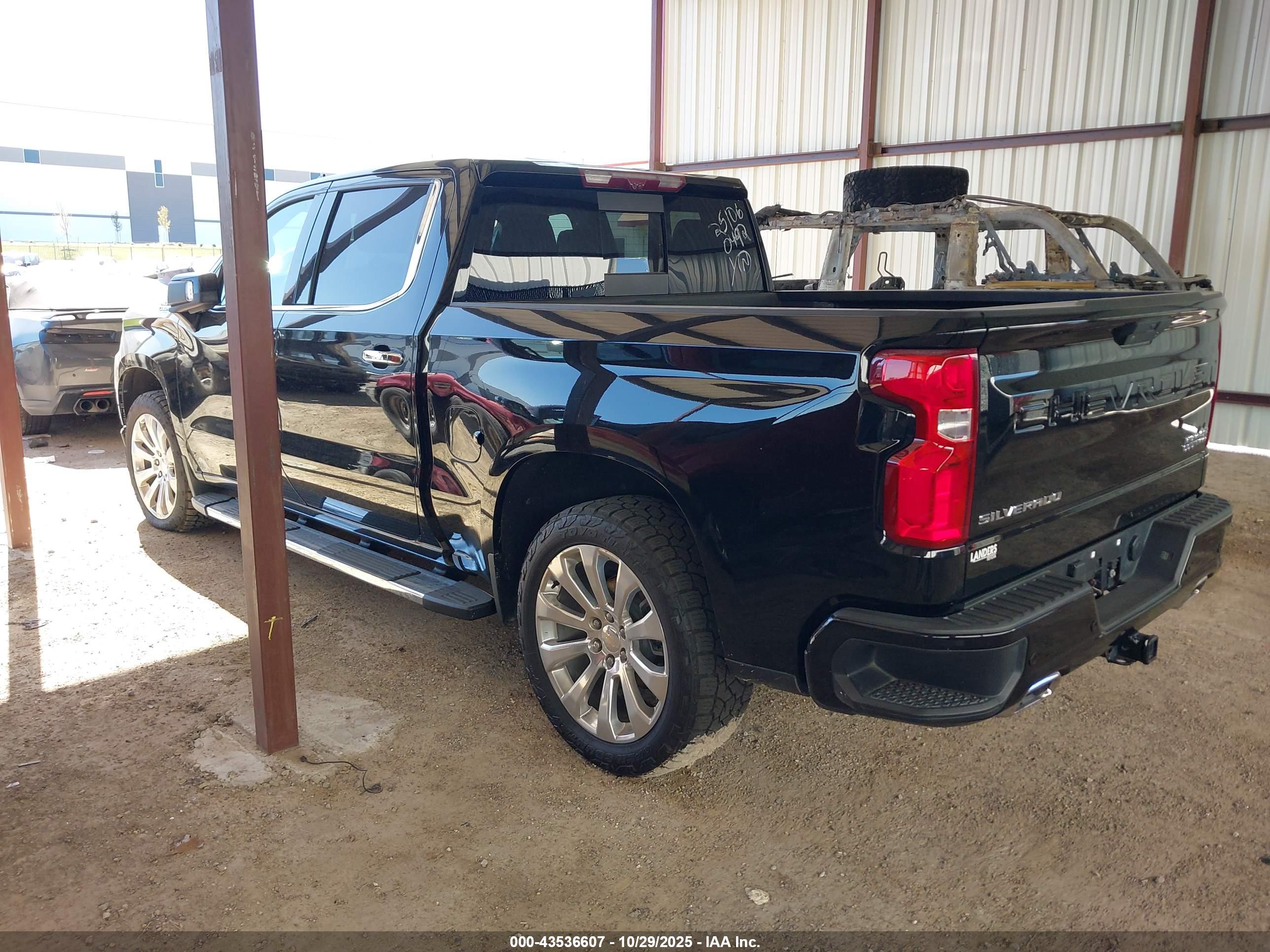CHEVROLET SILVERADO image 3