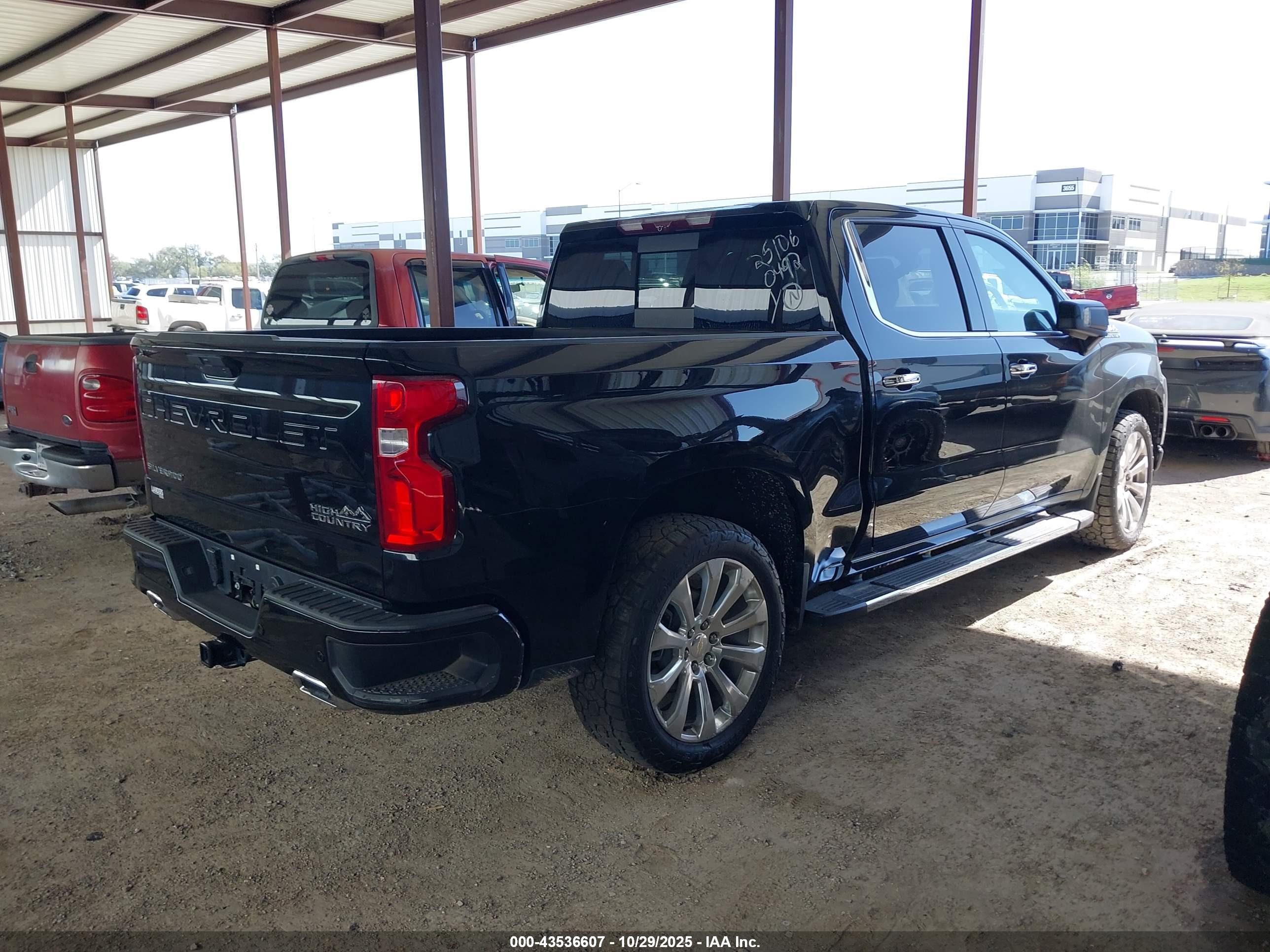 CHEVROLET SILVERADO image 4