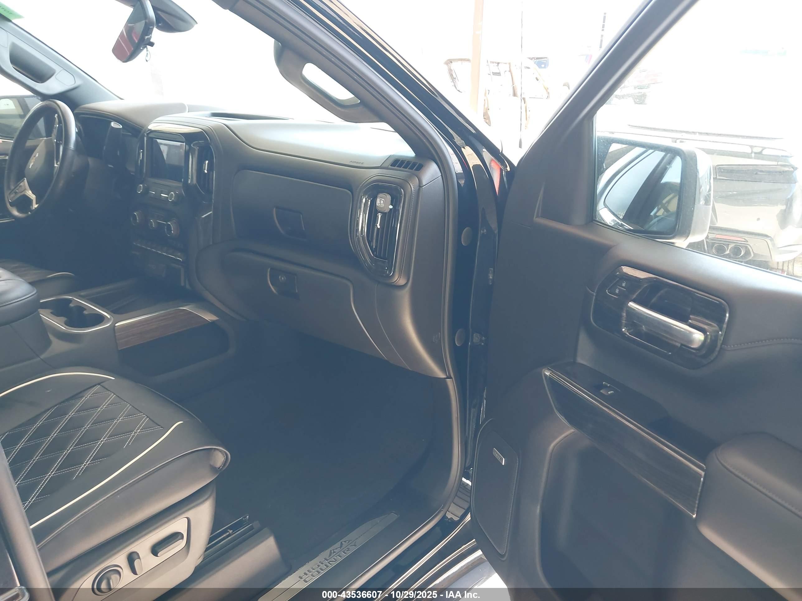 CHEVROLET SILVERADO image 5