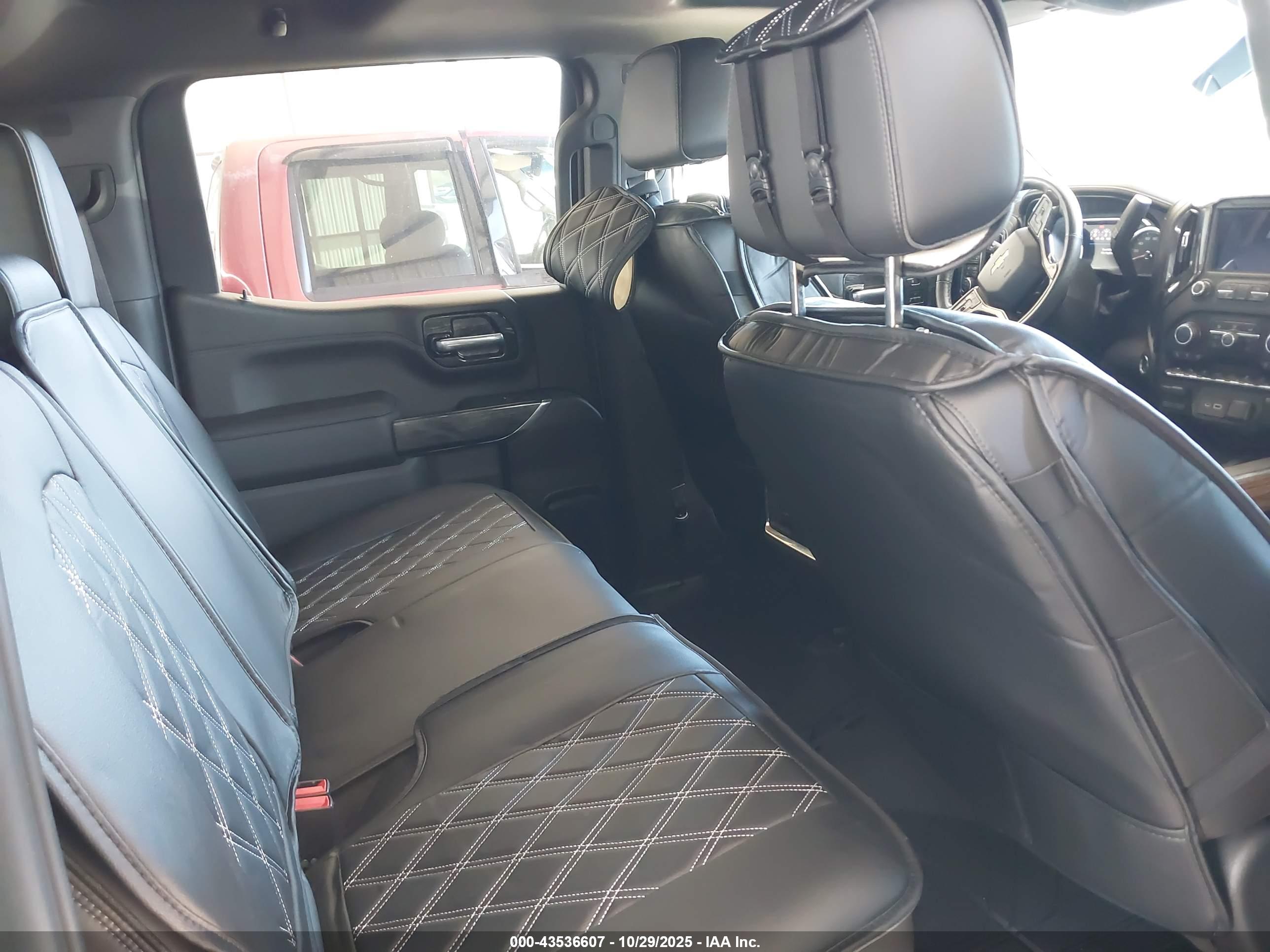 CHEVROLET SILVERADO image 8