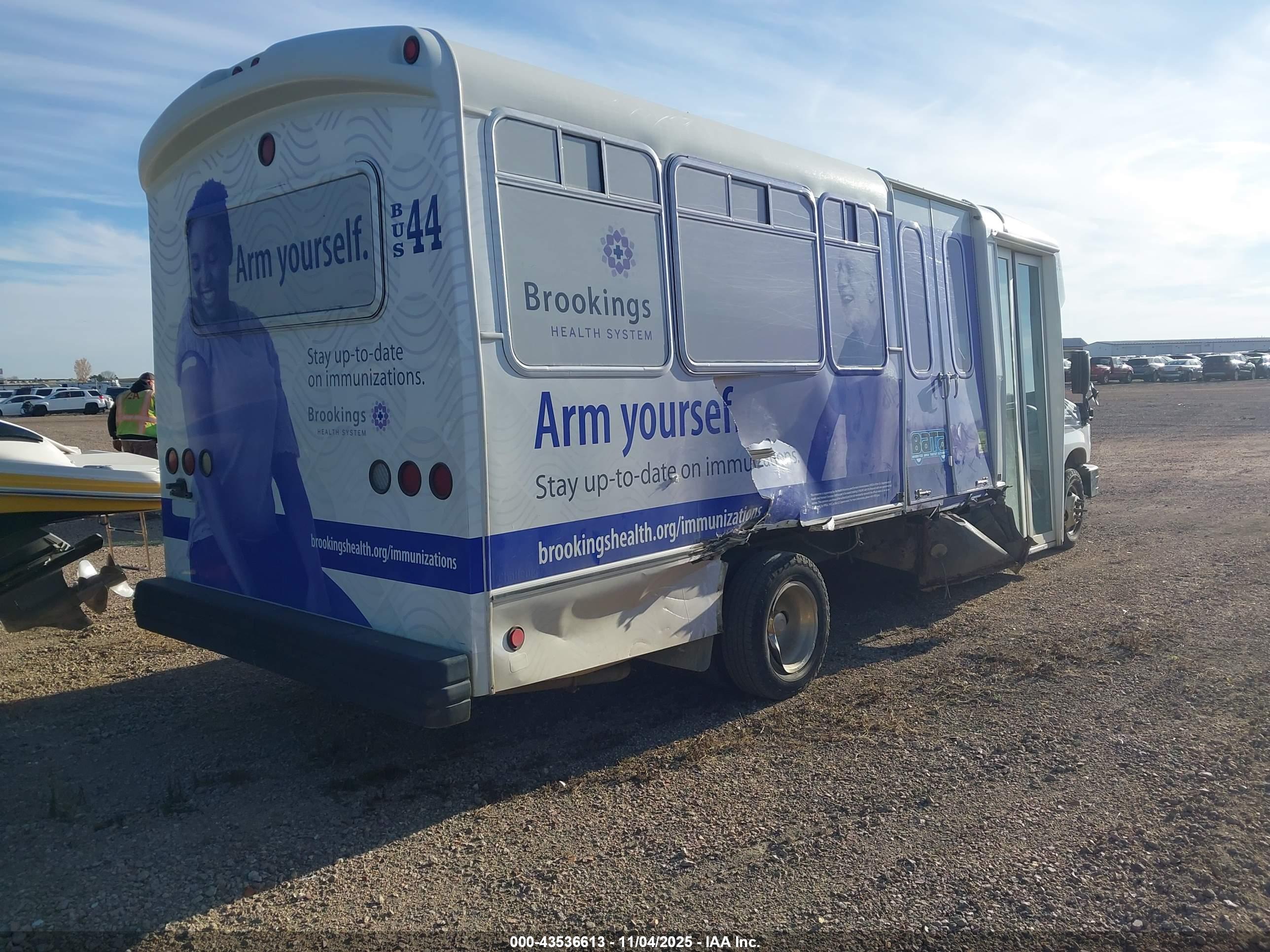FORD E-450 image 4