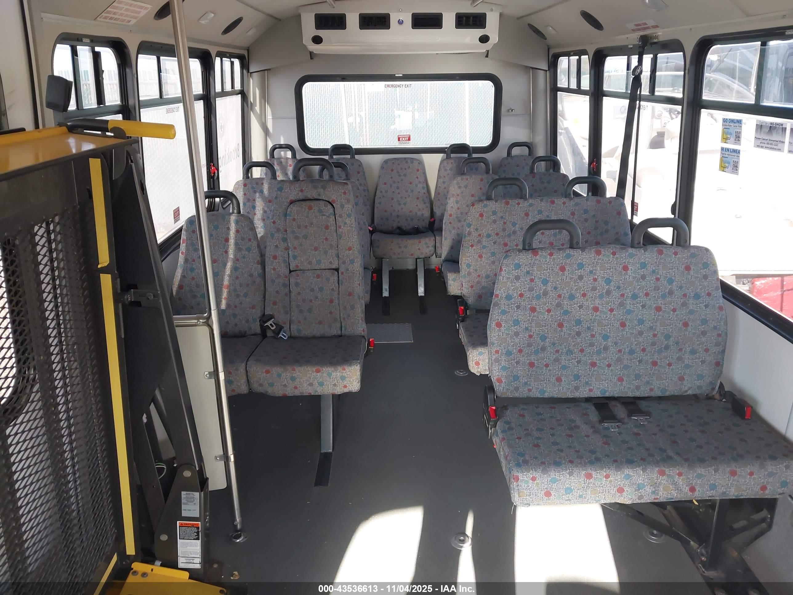 FORD E-450 image 8