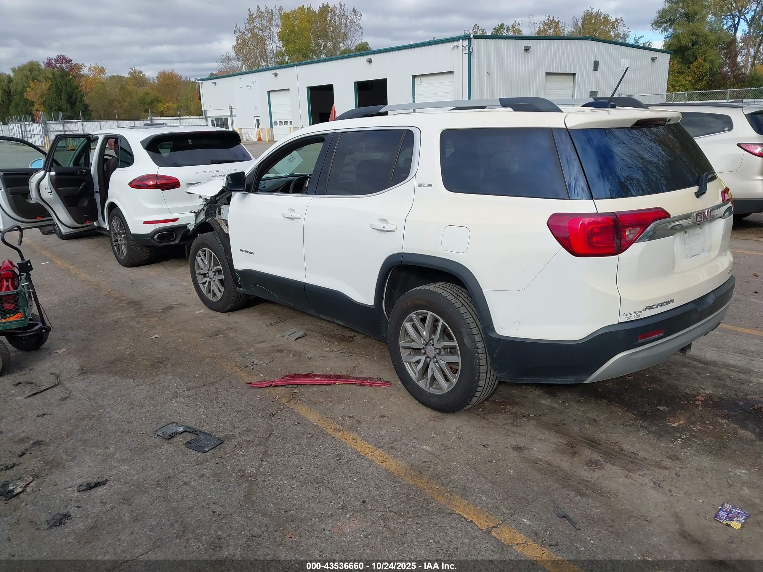 GMC ACADIA image 3
