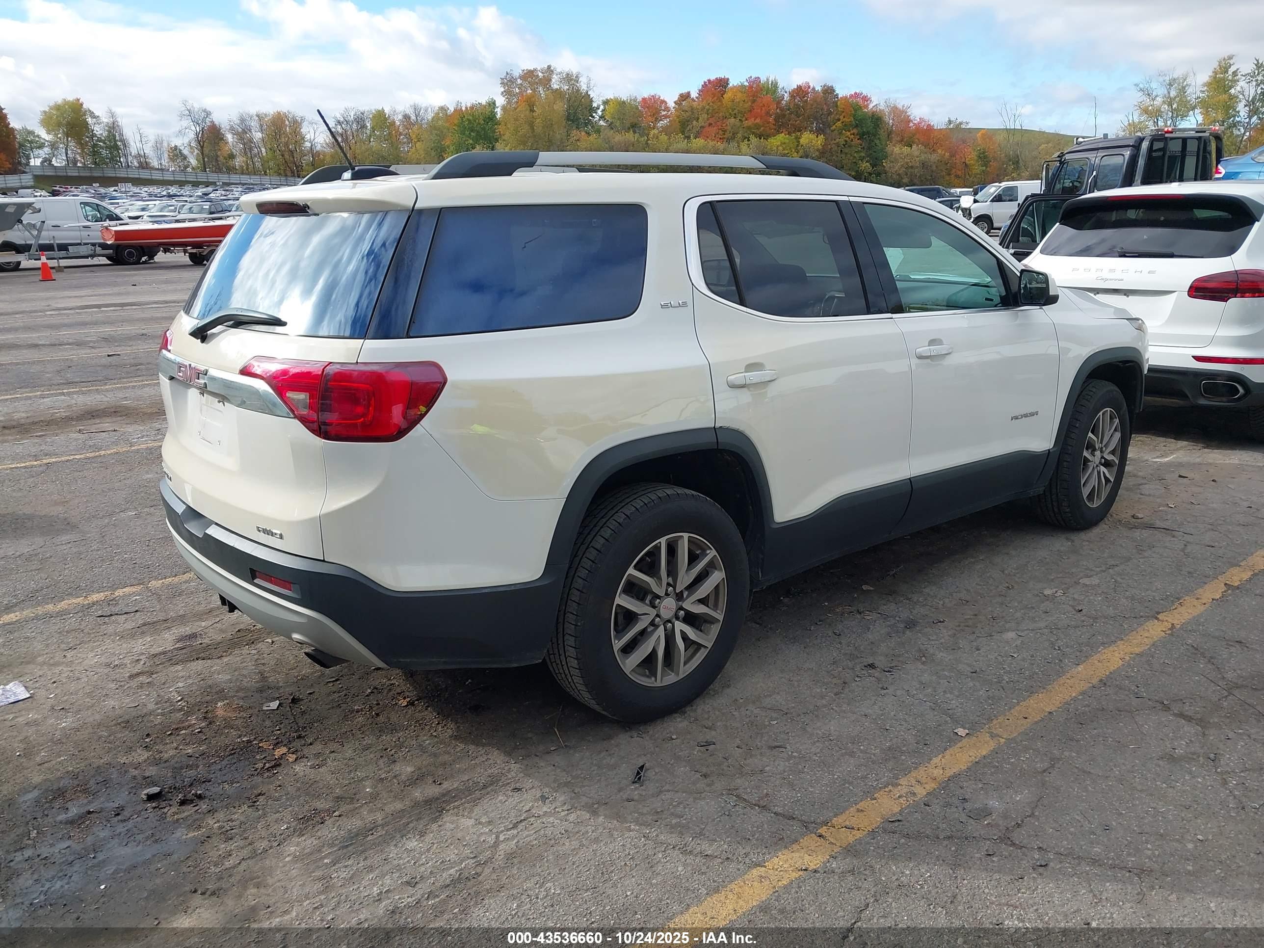 GMC ACADIA image 4