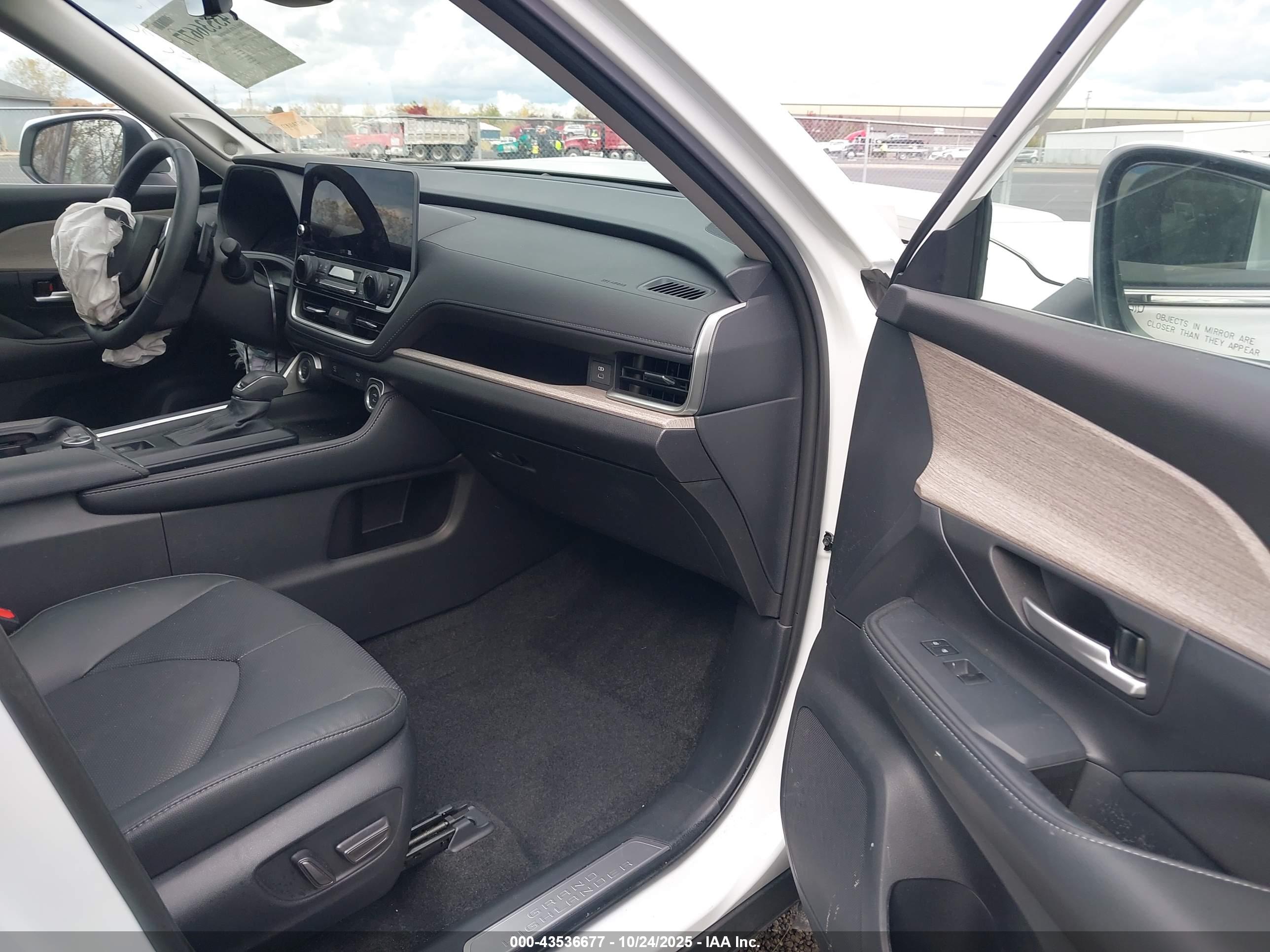 TOYOTA GRAND image 5