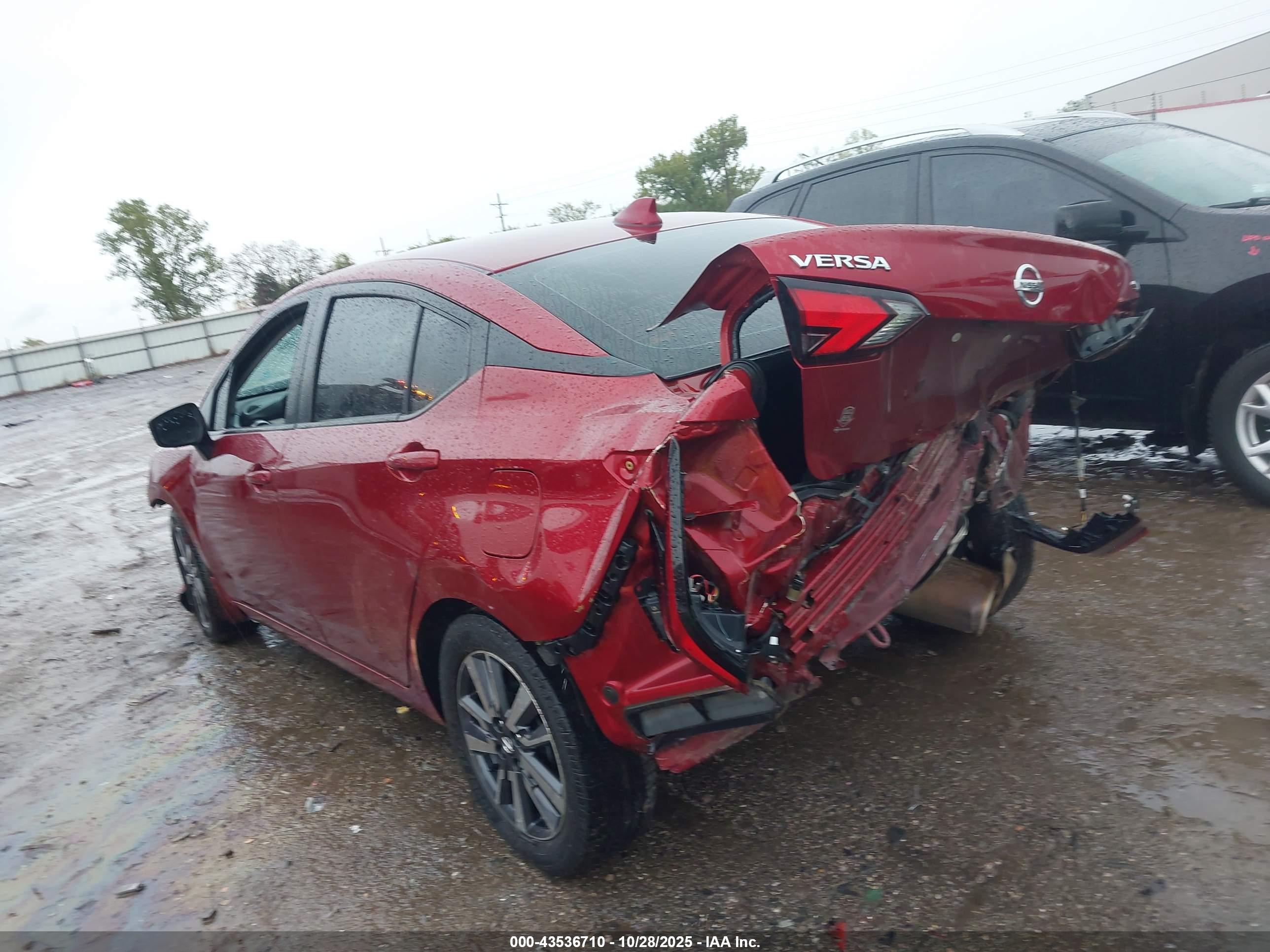 NISSAN VERSA image 3