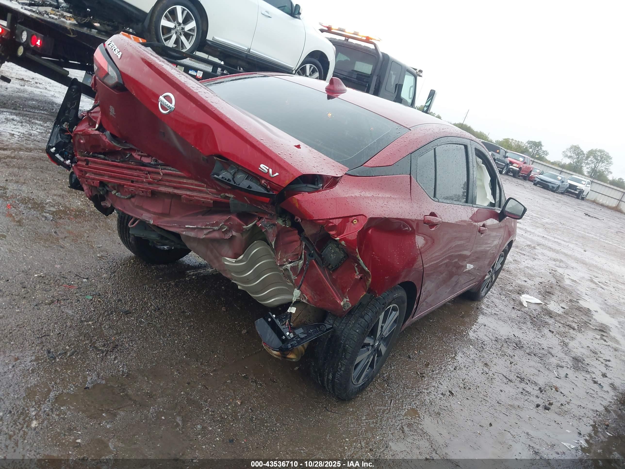 NISSAN VERSA image 4