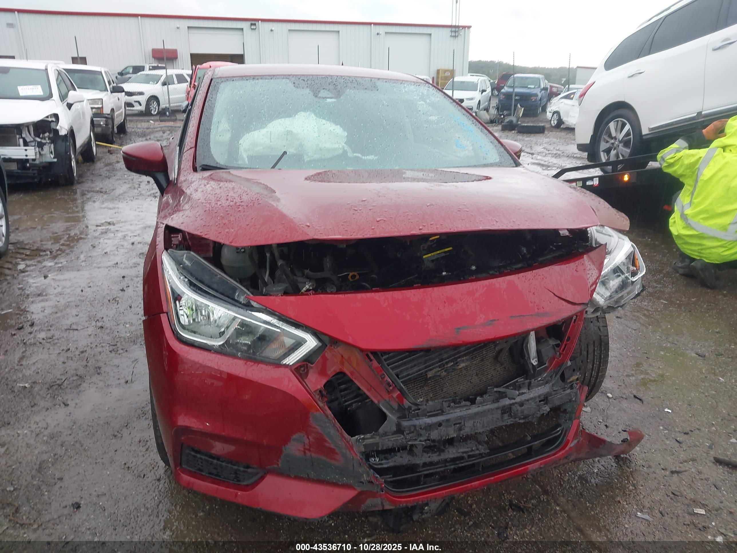 NISSAN VERSA image 6