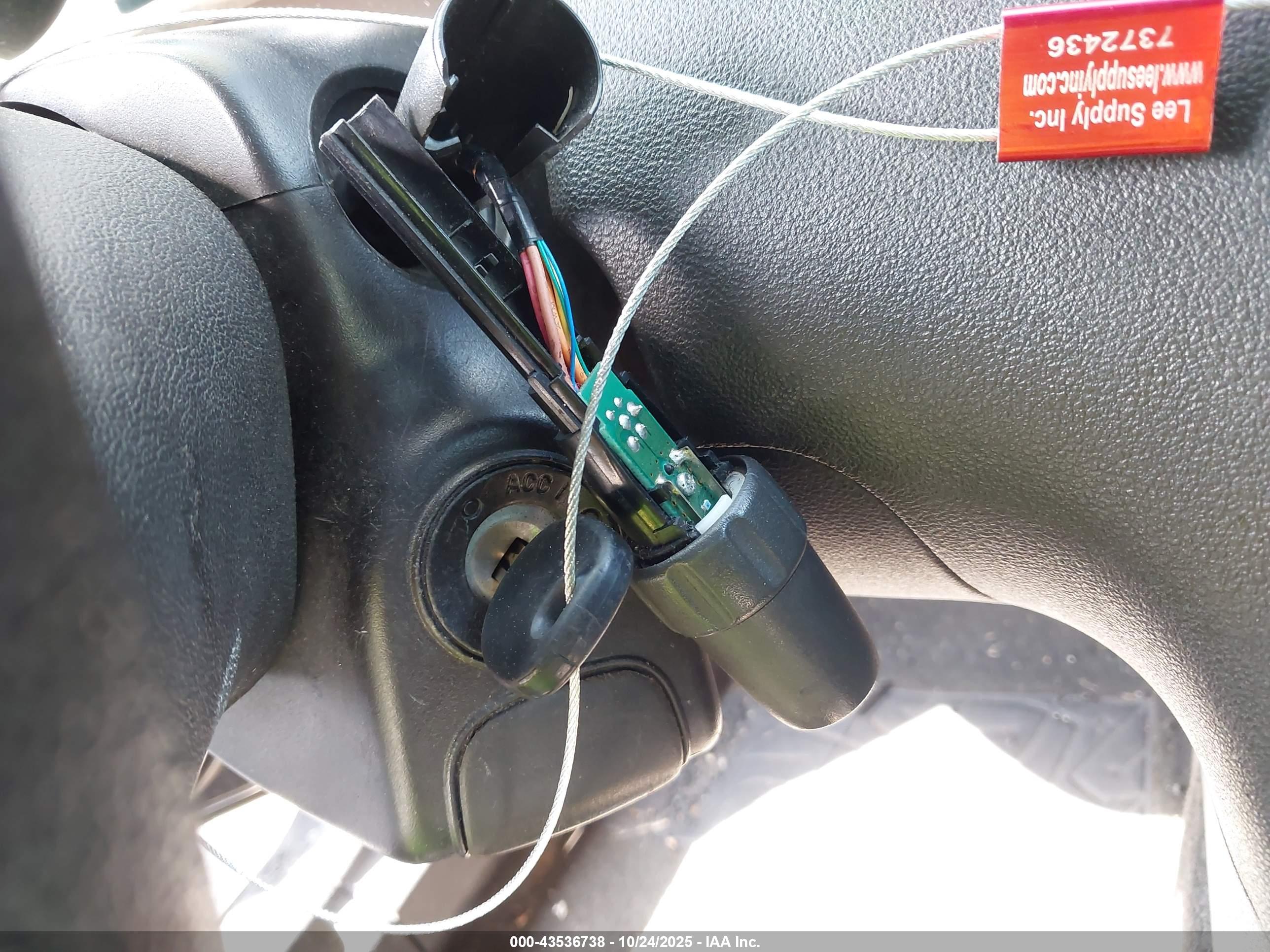 PONTIAC SOLSTICE image 11